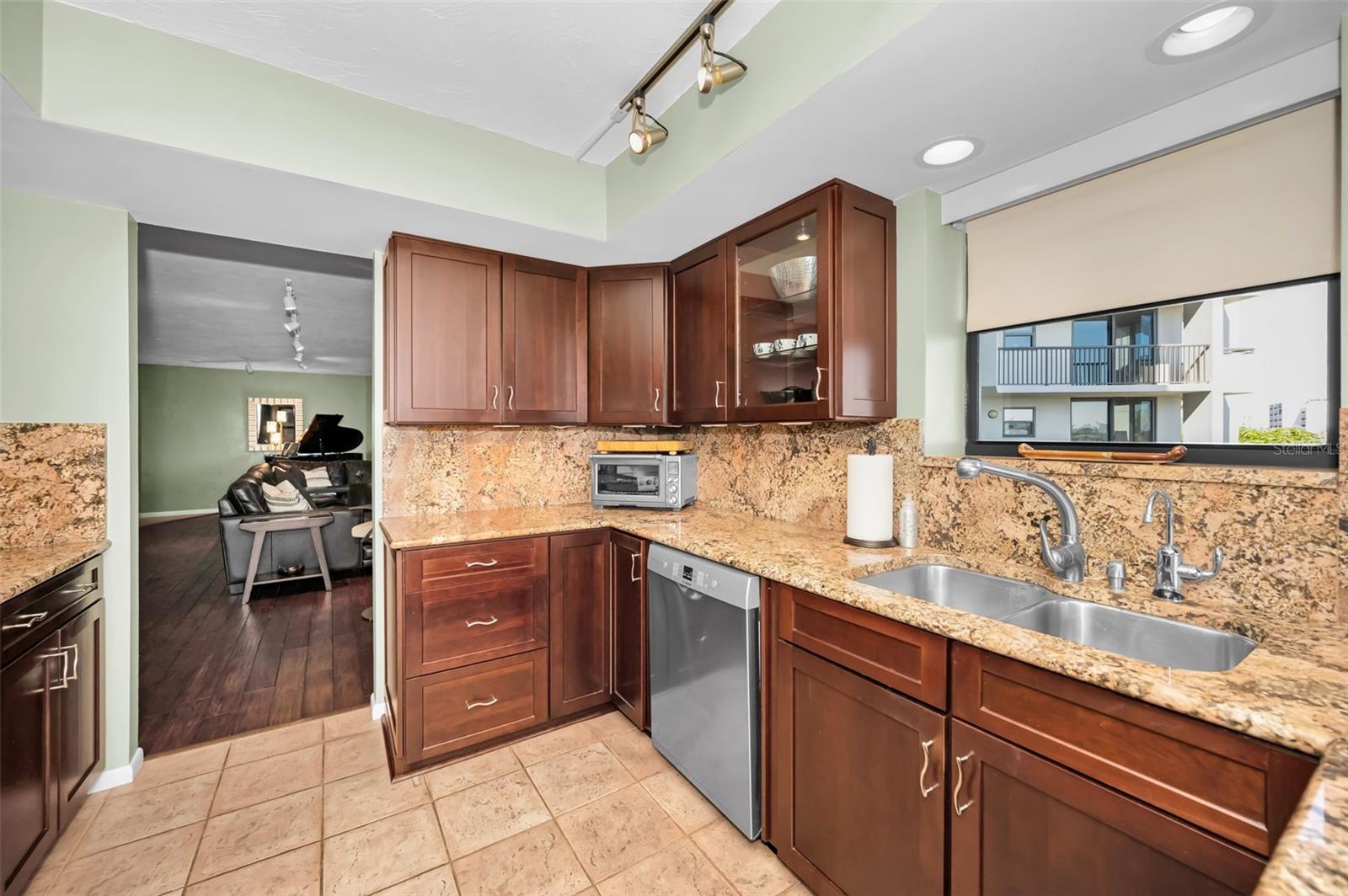 Listing photo id 24 for 1660 Gulf Boulevard 307