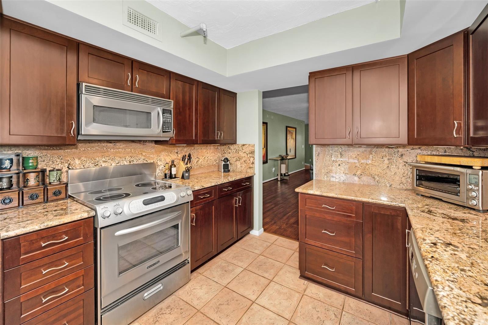 Listing photo id 26 for 1660 Gulf Boulevard 307
