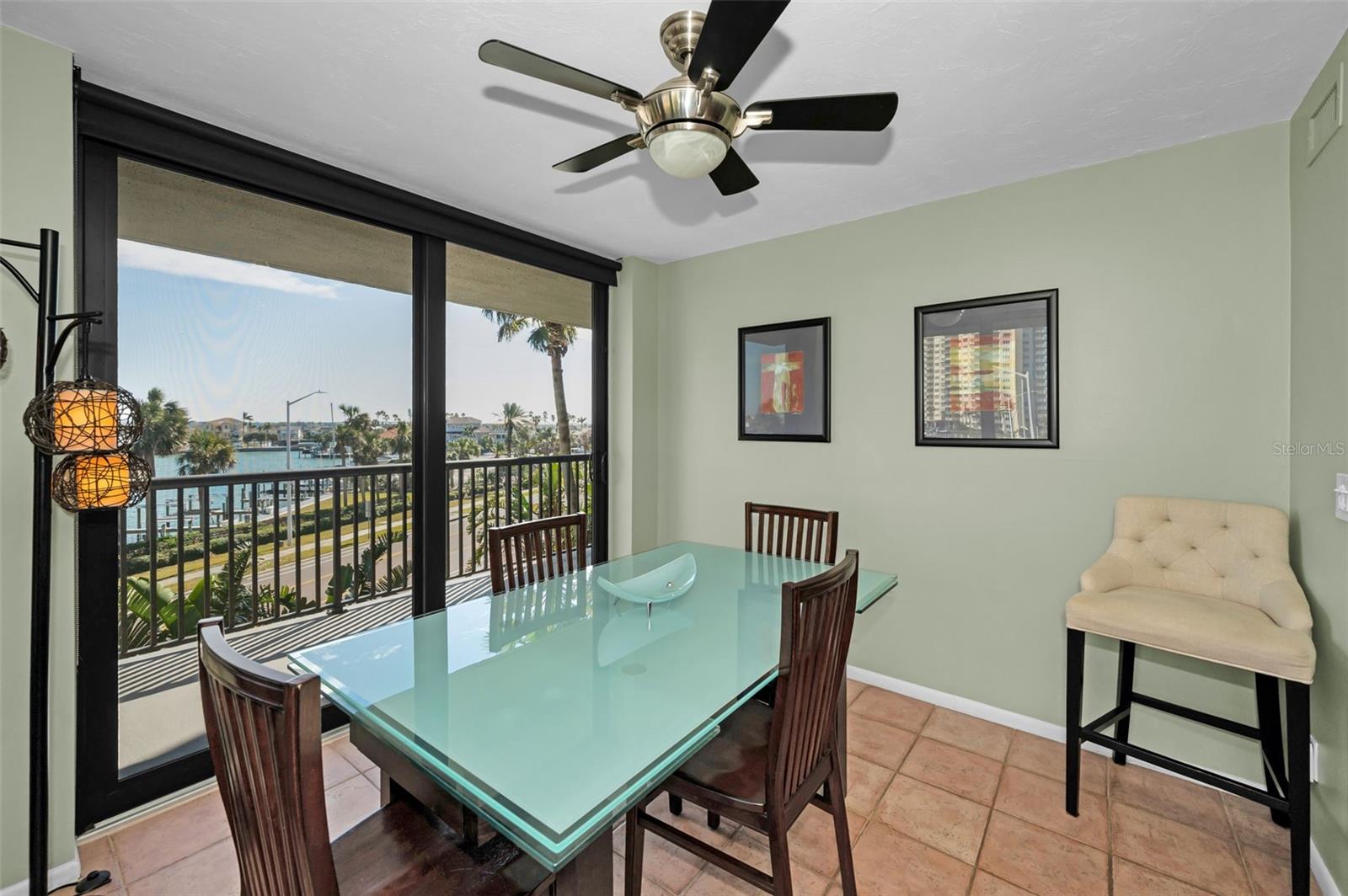 Listing photo id 30 for 1660 Gulf Boulevard 307
