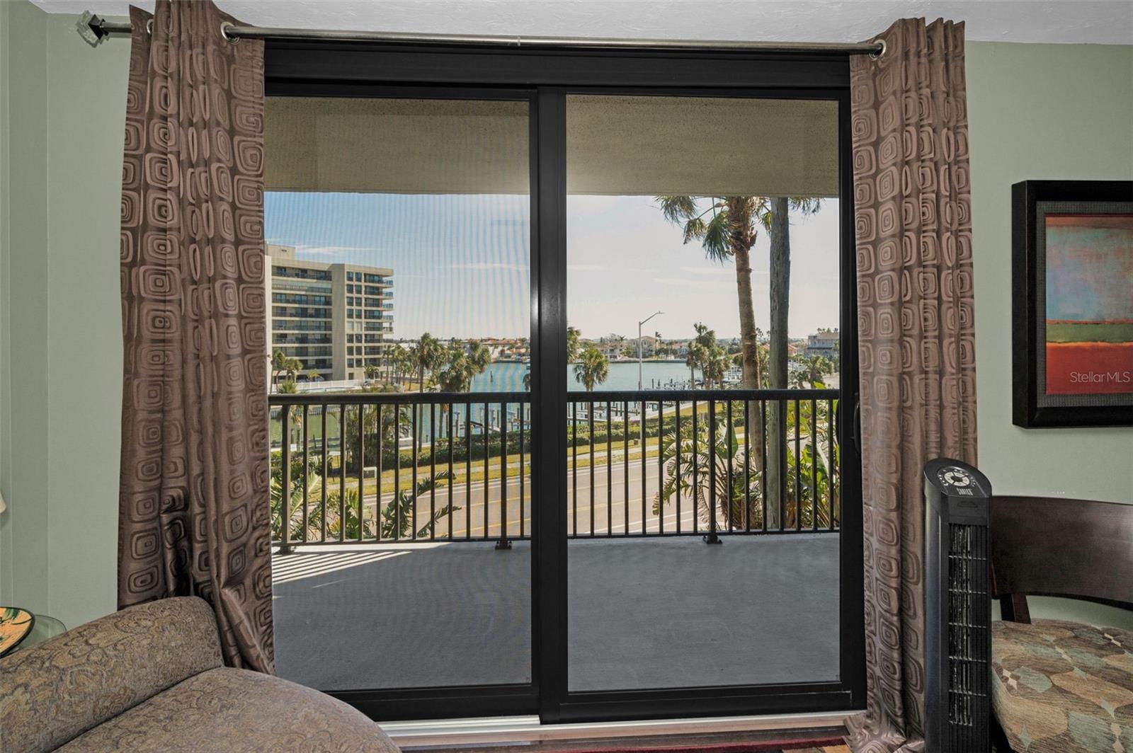 Listing photo id 34 for 1660 Gulf Boulevard 307