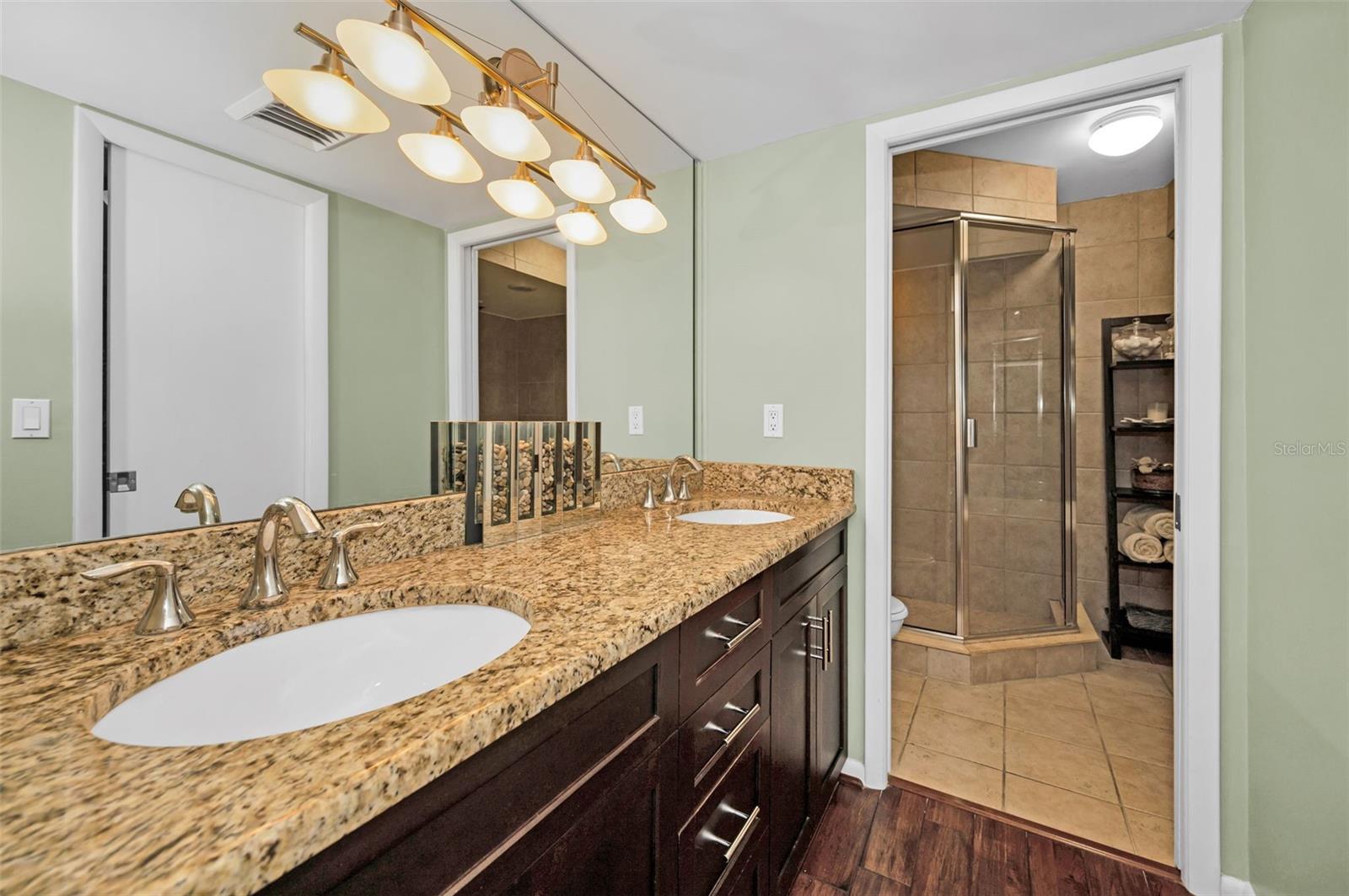 Listing photo id 37 for 1660 Gulf Boulevard 307