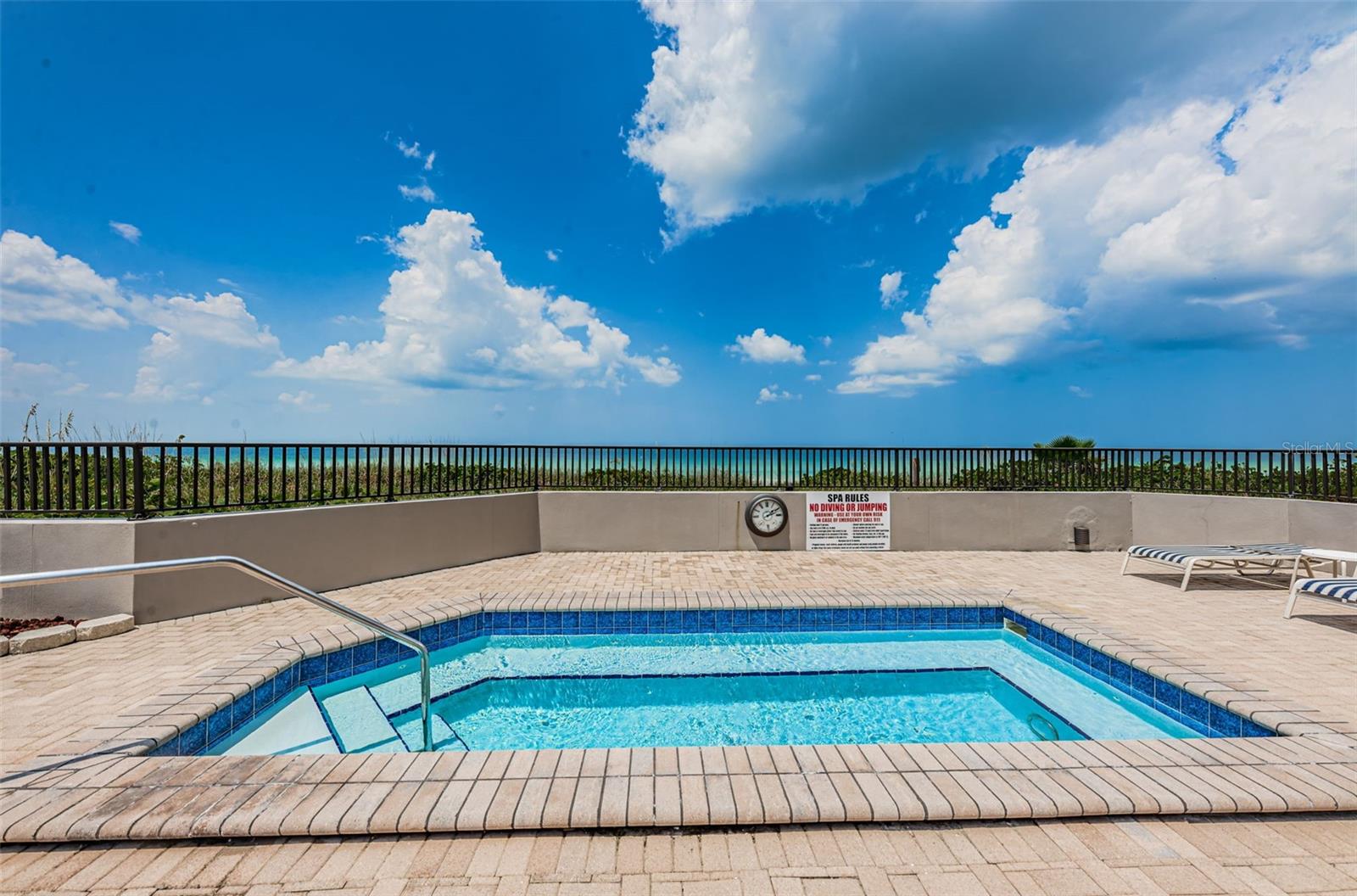 Listing photo id 59 for 1660 Gulf Boulevard 307