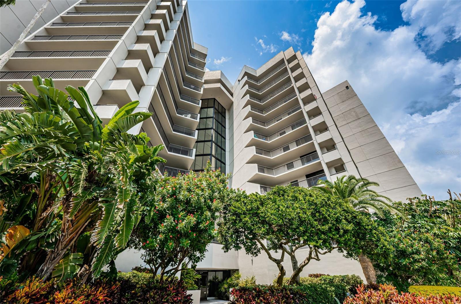 Listing photo id 5 for 1660 Gulf Boulevard 307