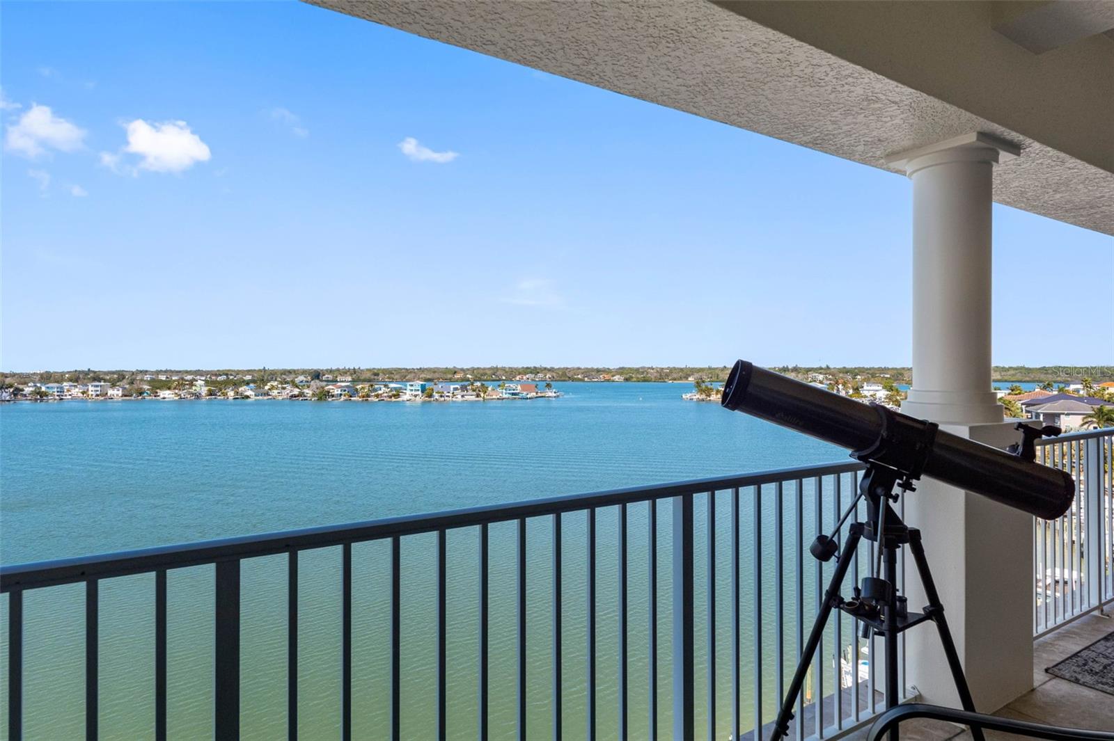 Image 18 of 99 For 17717 Gulf Boulevard 702