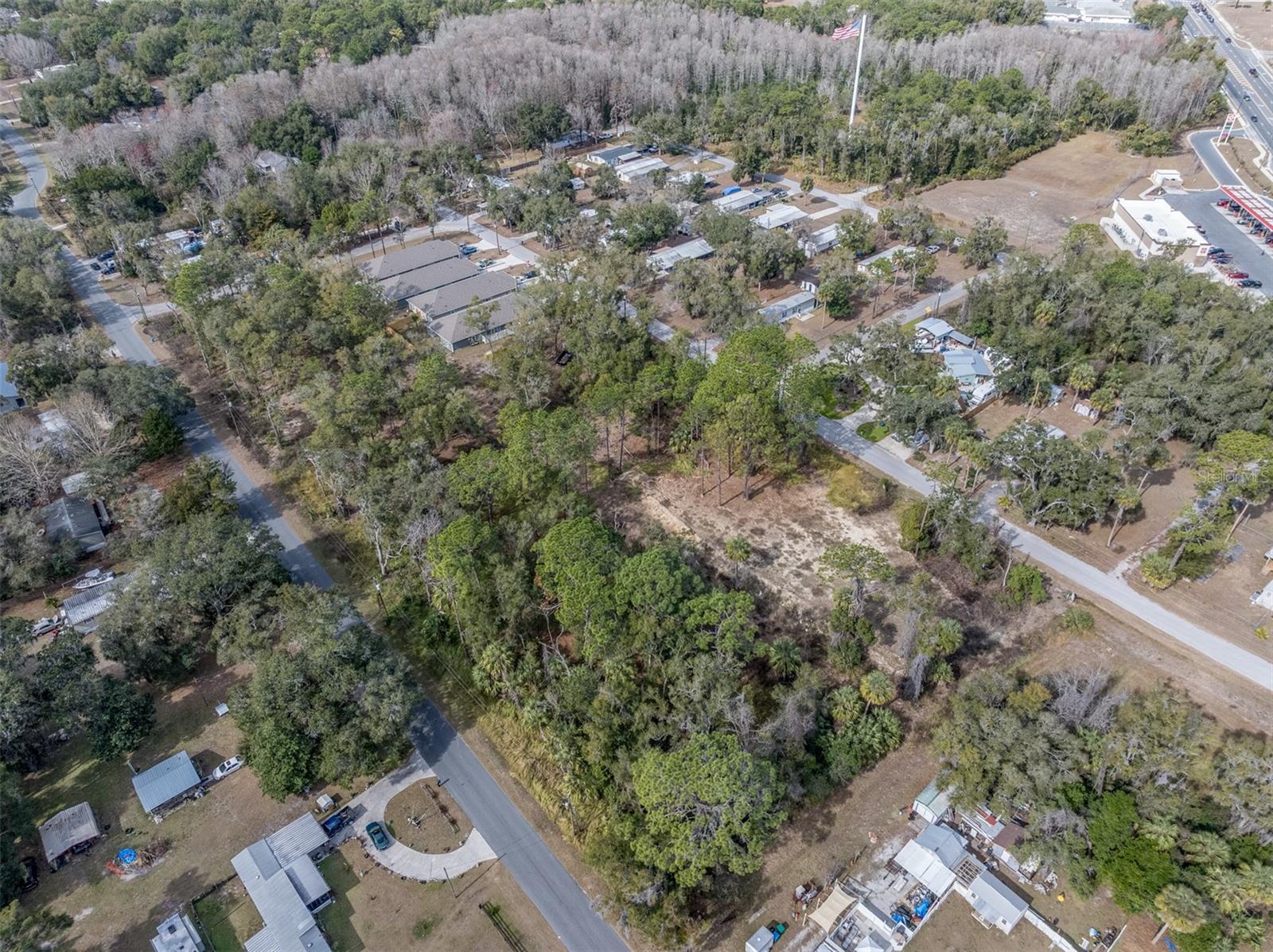 Listing photo id 4 for 6408 Flanders Lane