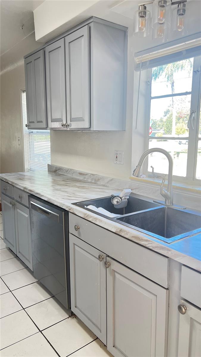 Image 7 of 14 For 2847 Park Street N