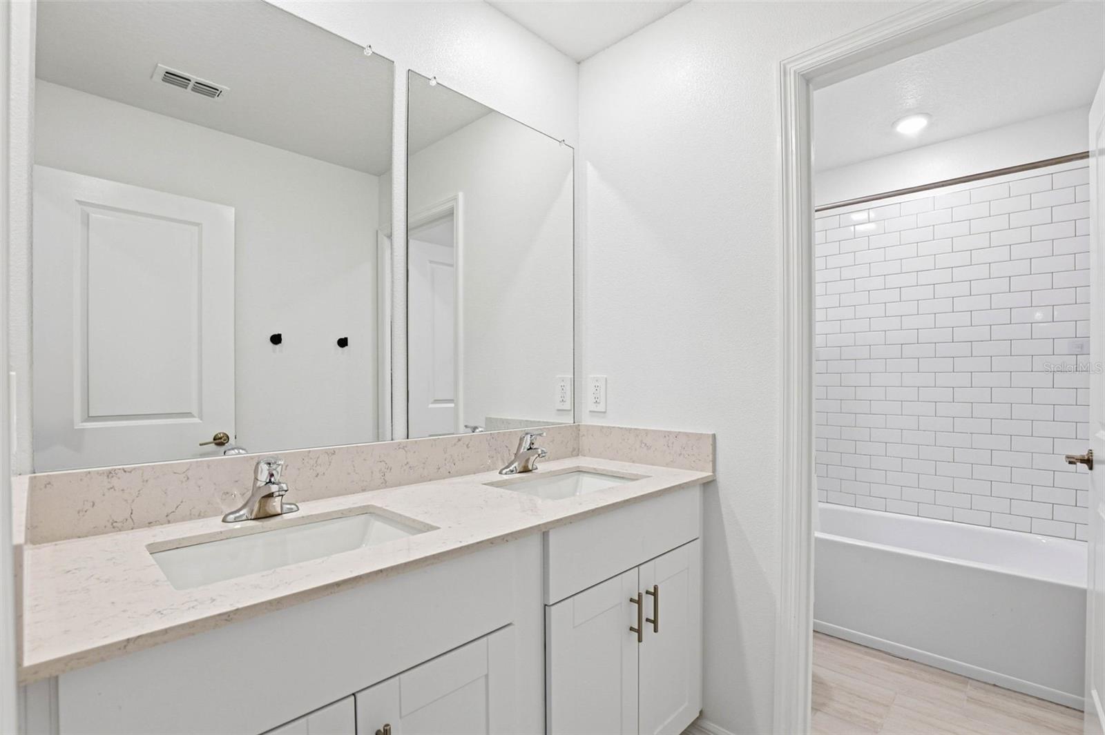 Image 43 of 63 For 12223 Radiant Gem Trail