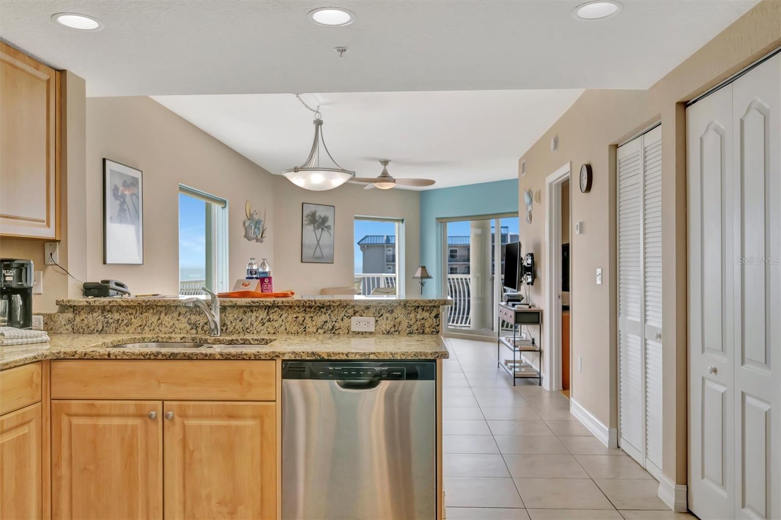 Image 10 of 71 For 11605 Gulf Boulevard 501