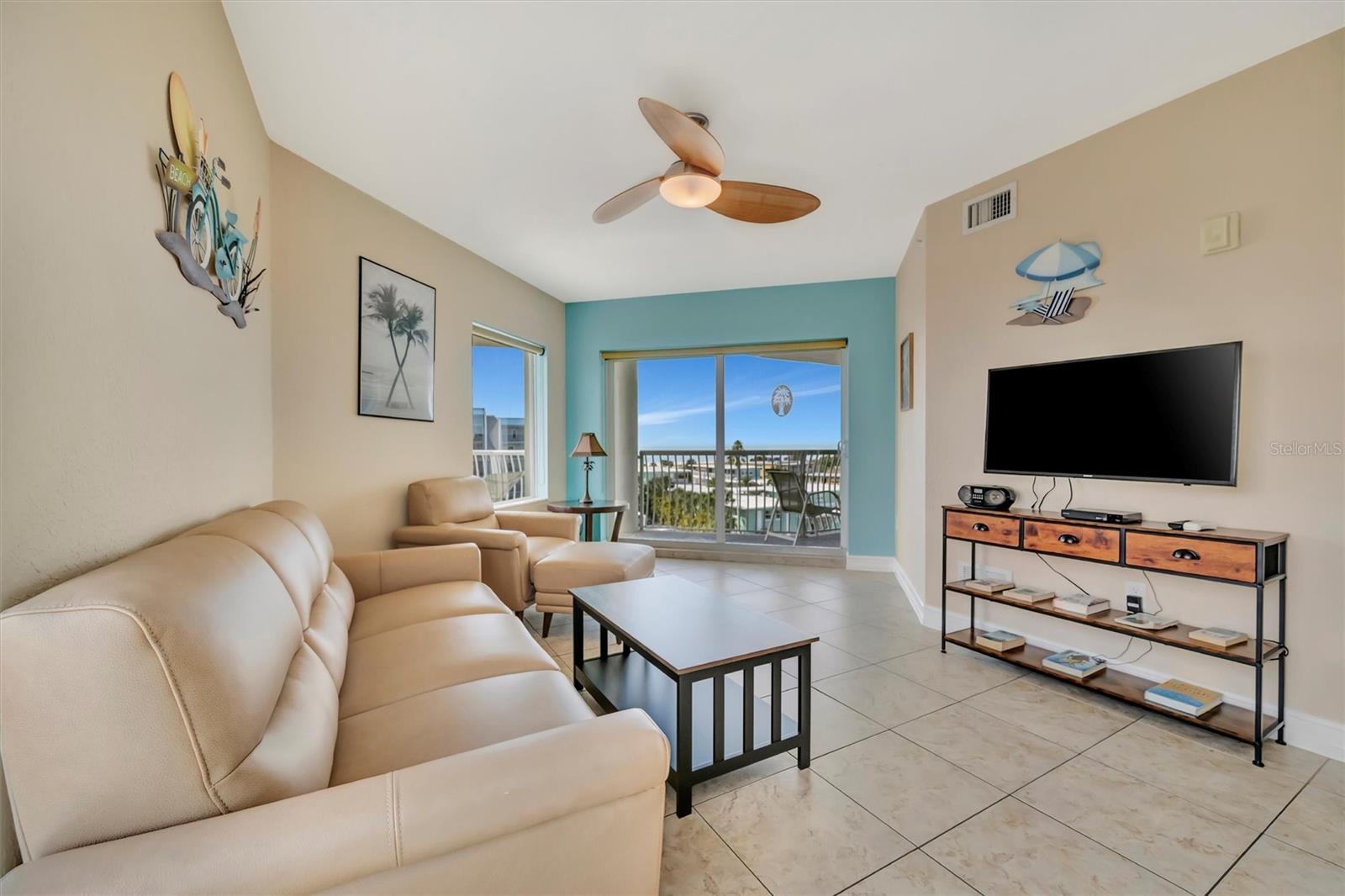Image 18 of 71 For 11605 Gulf Boulevard 501