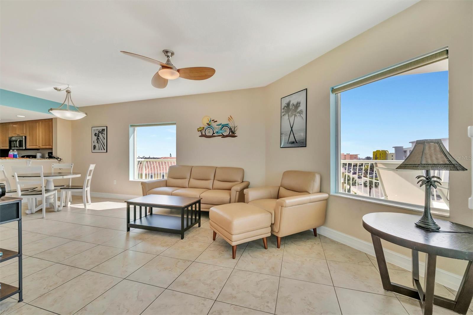 Image 23 of 71 For 11605 Gulf Boulevard 501