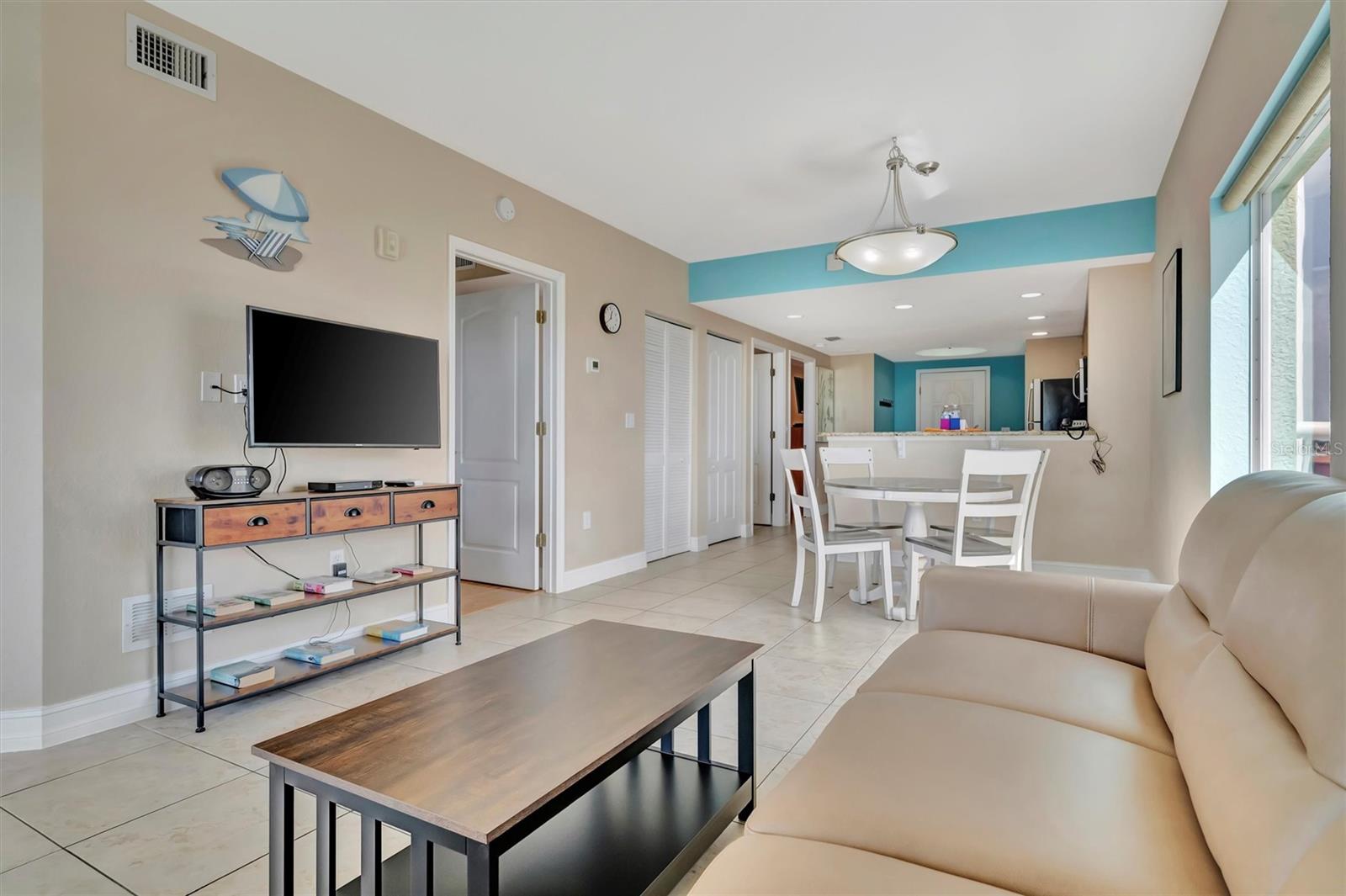 Image 26 of 71 For 11605 Gulf Boulevard 501