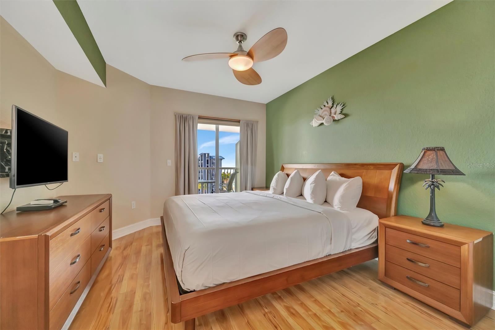 Image 36 of 71 For 11605 Gulf Boulevard 501