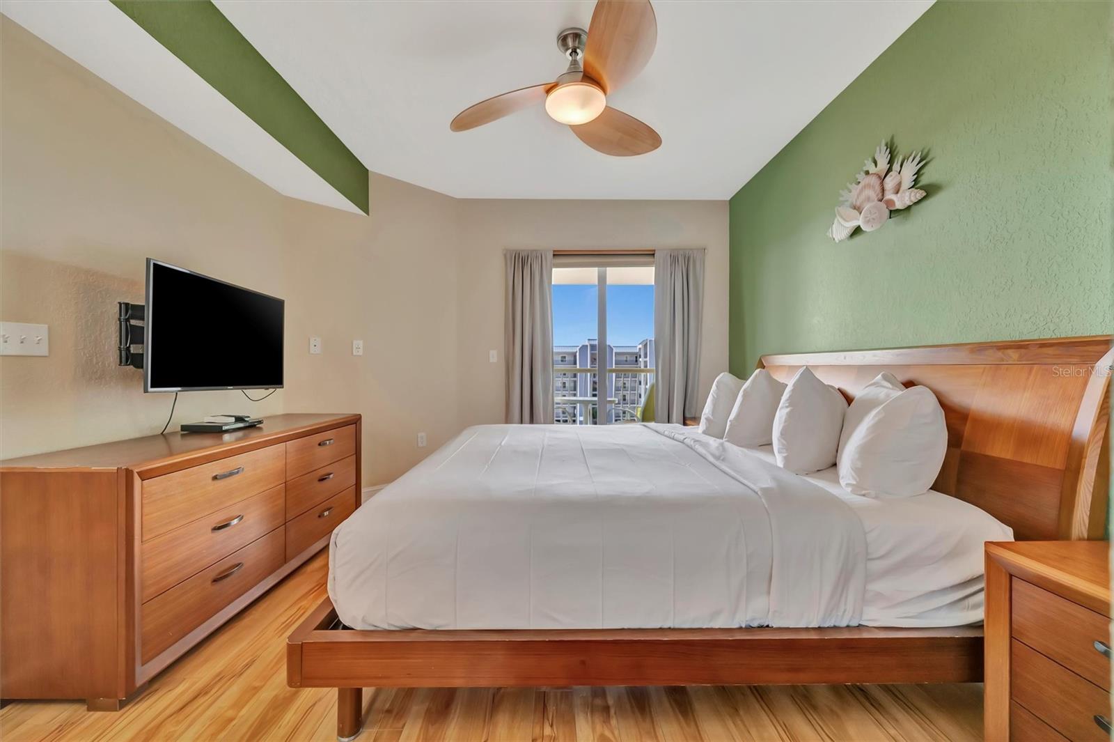 Image 38 of 71 For 11605 Gulf Boulevard 501