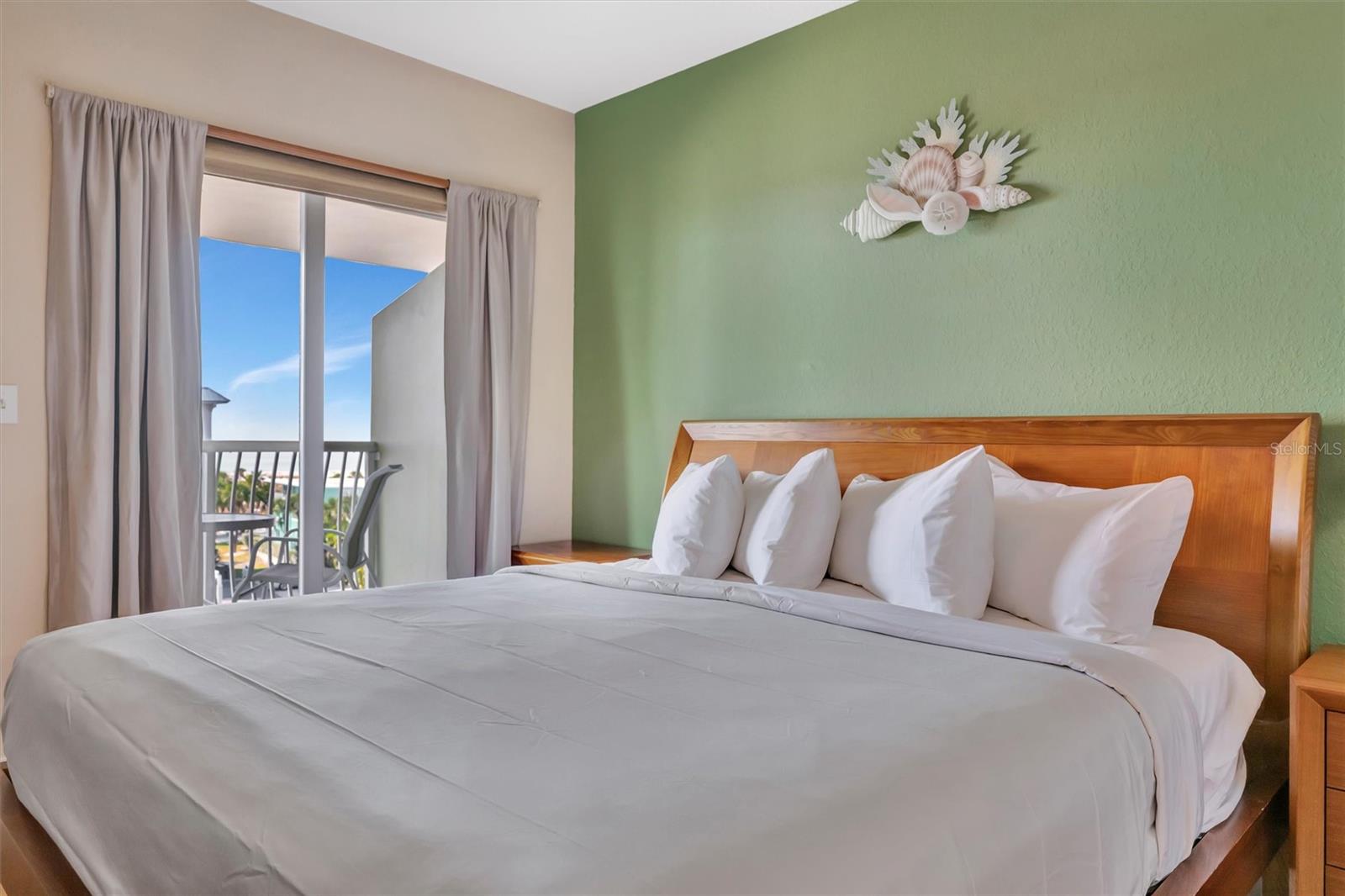 Image 39 of 71 For 11605 Gulf Boulevard 501