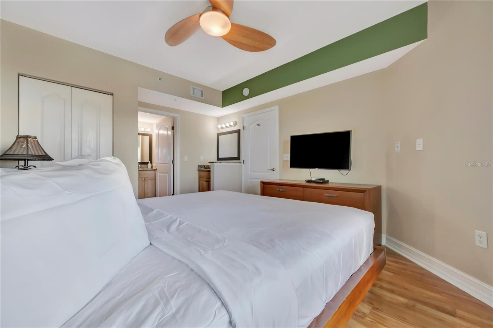 Image 40 of 71 For 11605 Gulf Boulevard 501