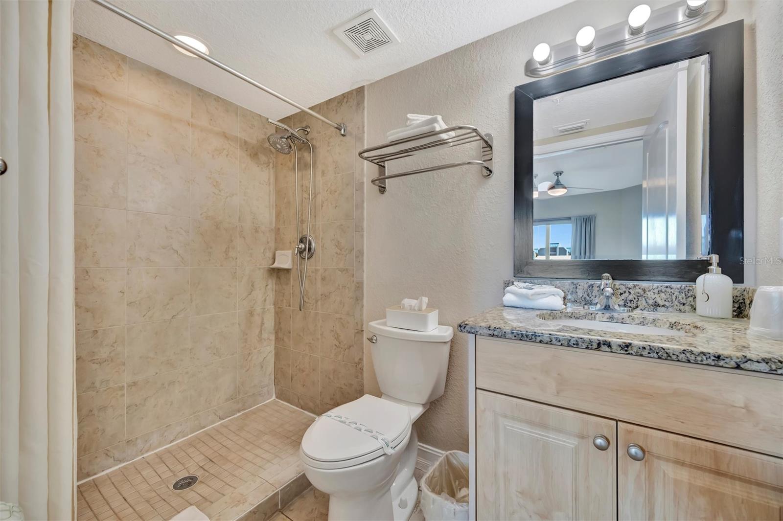 Image 41 of 71 For 11605 Gulf Boulevard 501