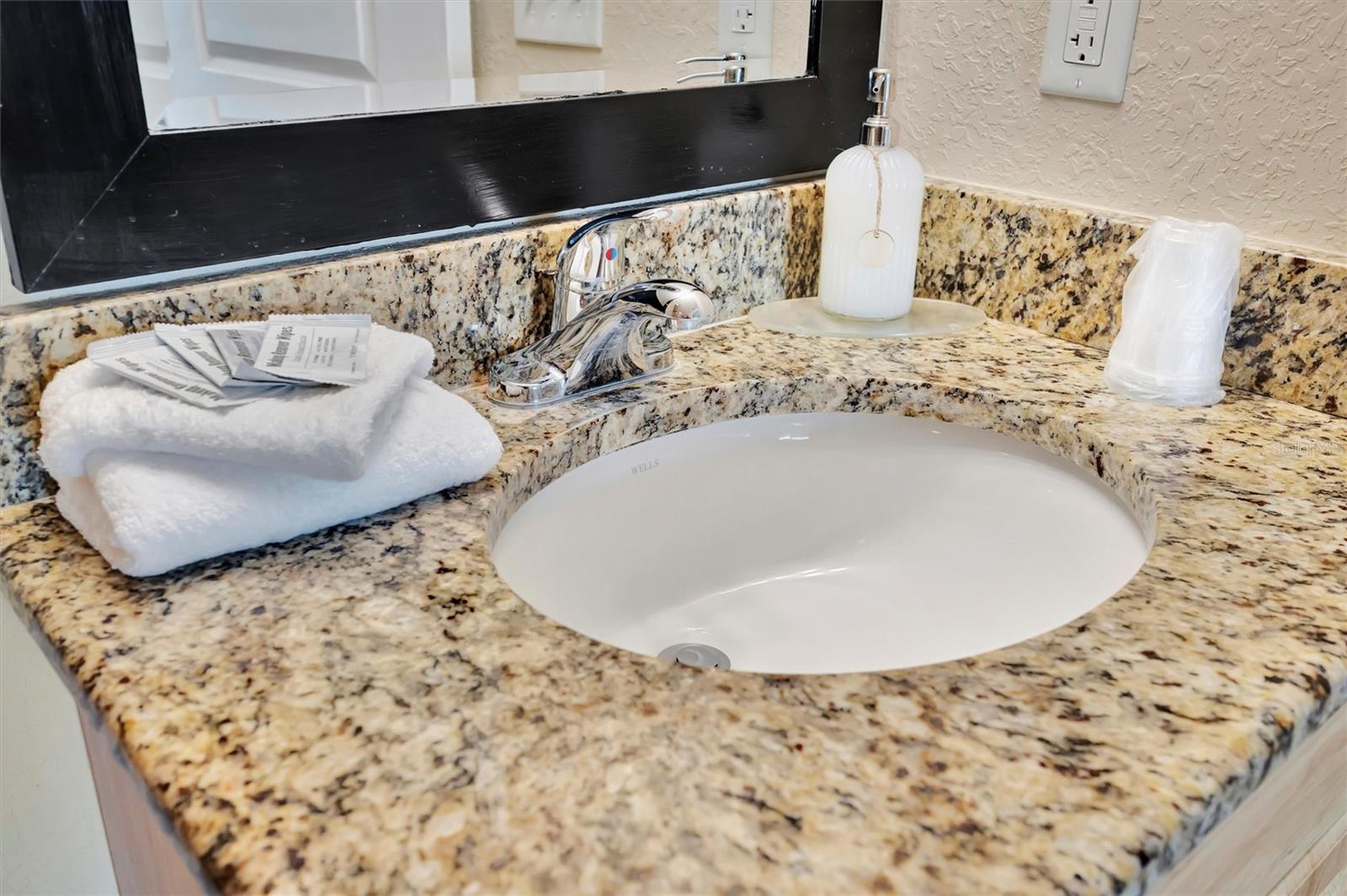 Image 43 of 71 For 11605 Gulf Boulevard 501