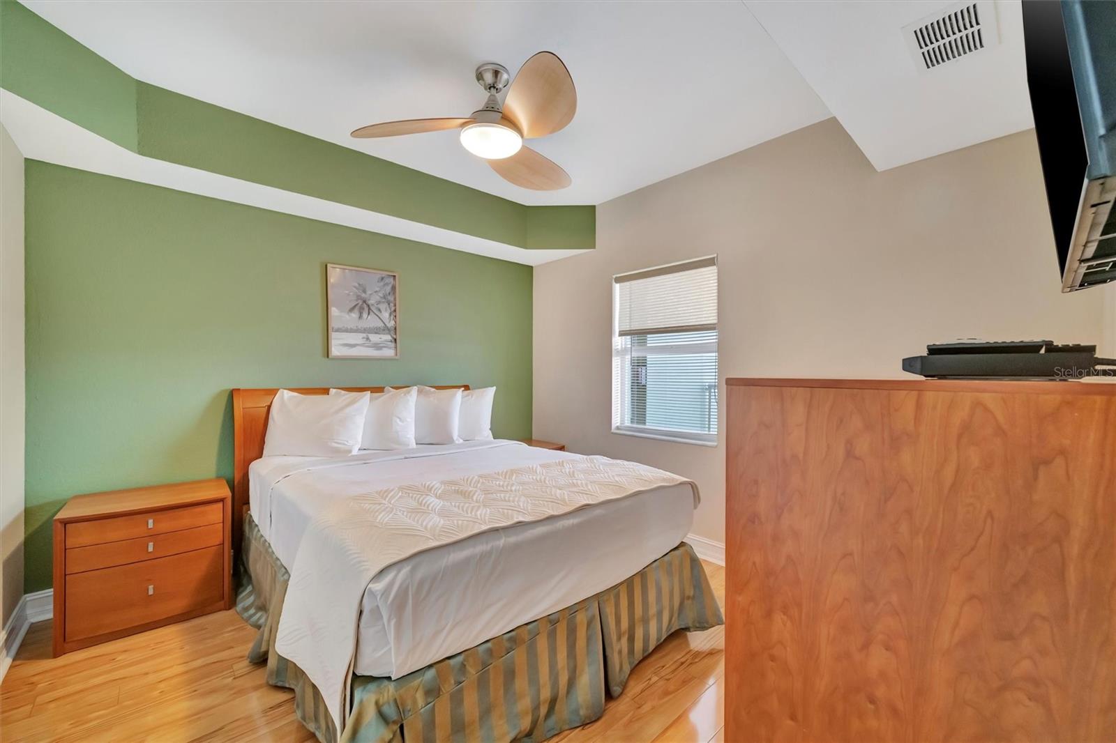 Image 44 of 71 For 11605 Gulf Boulevard 501