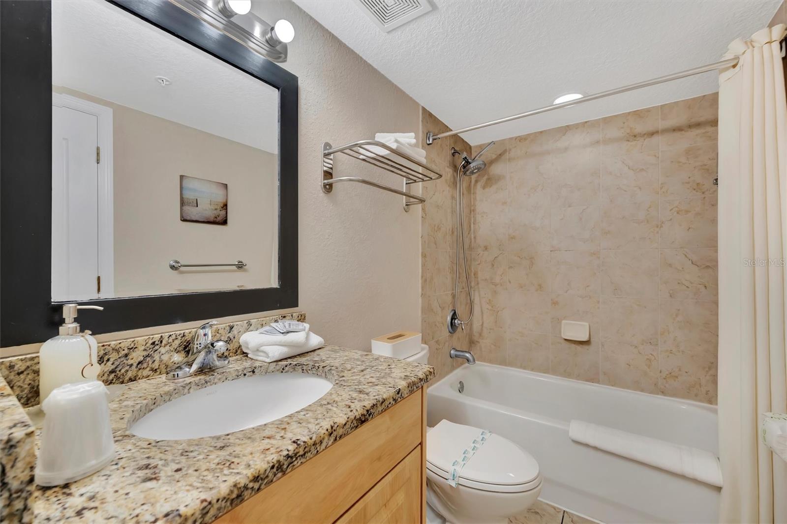 Image 47 of 71 For 11605 Gulf Boulevard 501