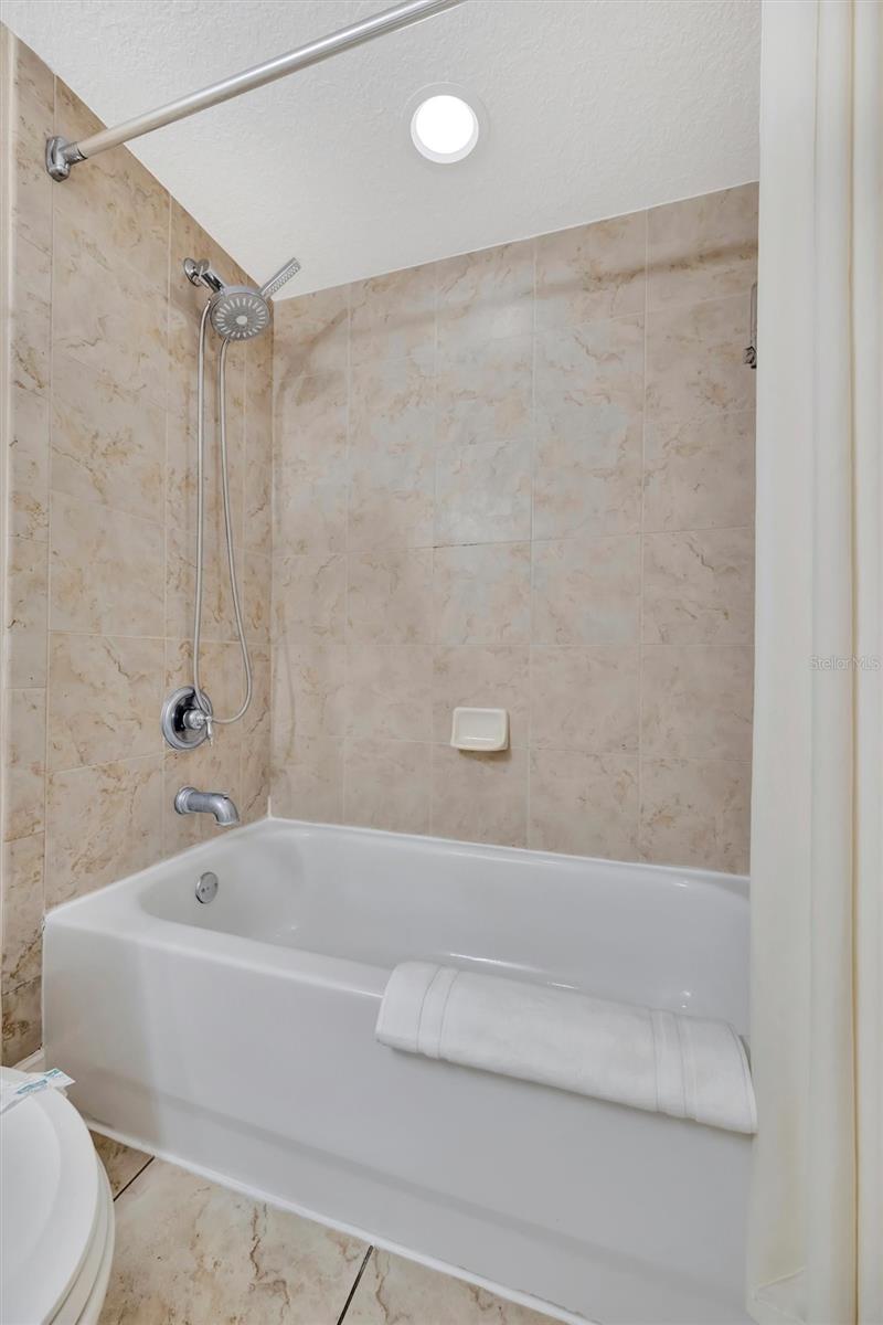 Image 48 of 71 For 11605 Gulf Boulevard 501