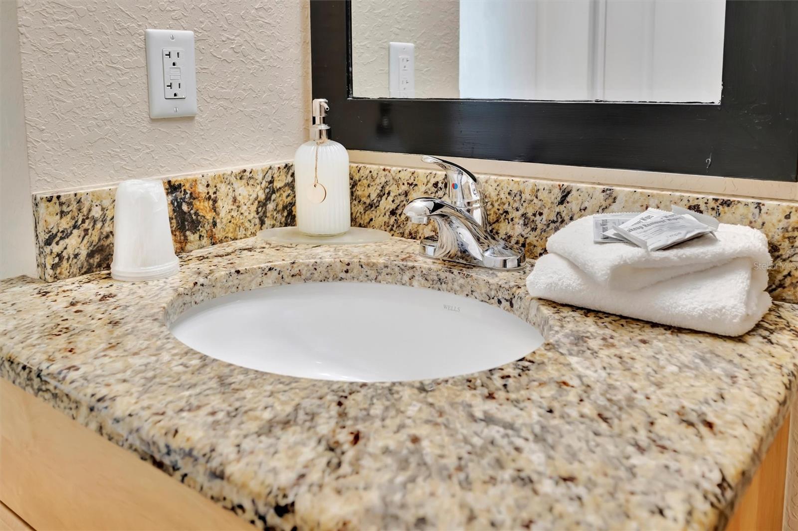 Image 49 of 71 For 11605 Gulf Boulevard 501