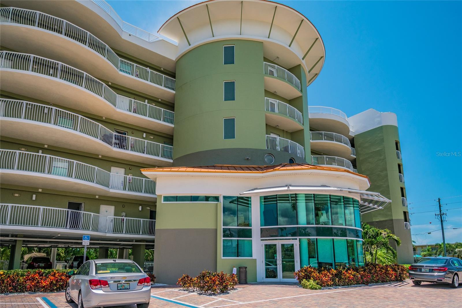 Image 5 of 71 For 11605 Gulf Boulevard 501