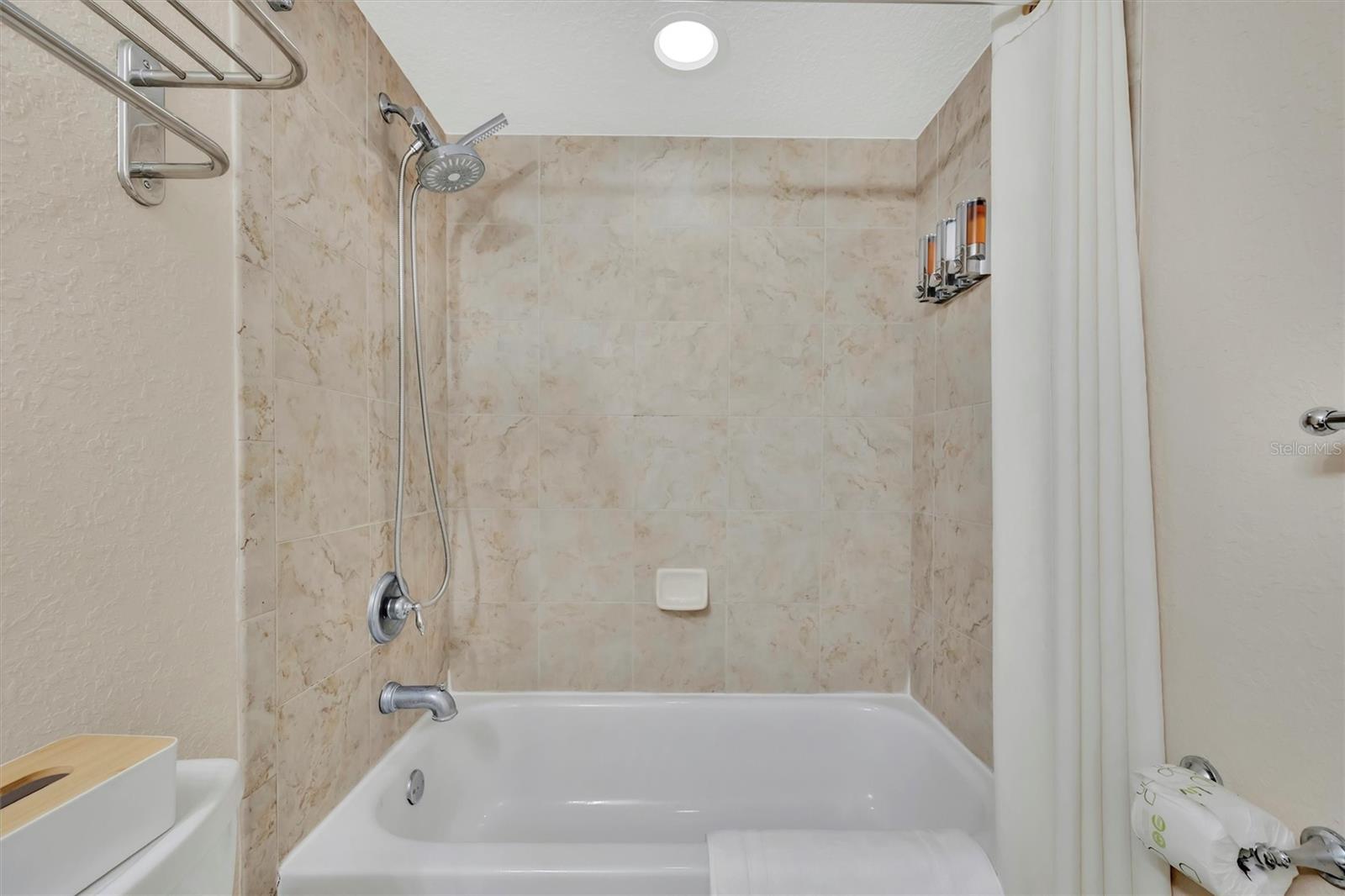 Image 50 of 71 For 11605 Gulf Boulevard 501