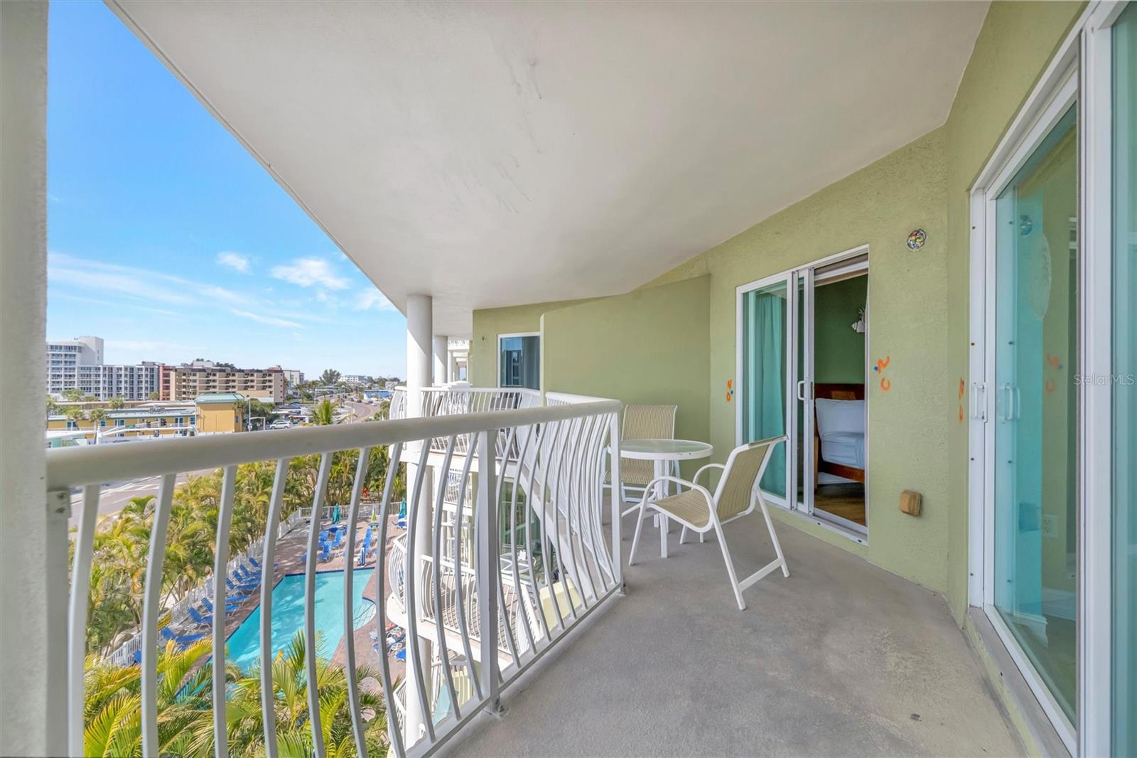 Image 61 of 71 For 11605 Gulf Boulevard 501