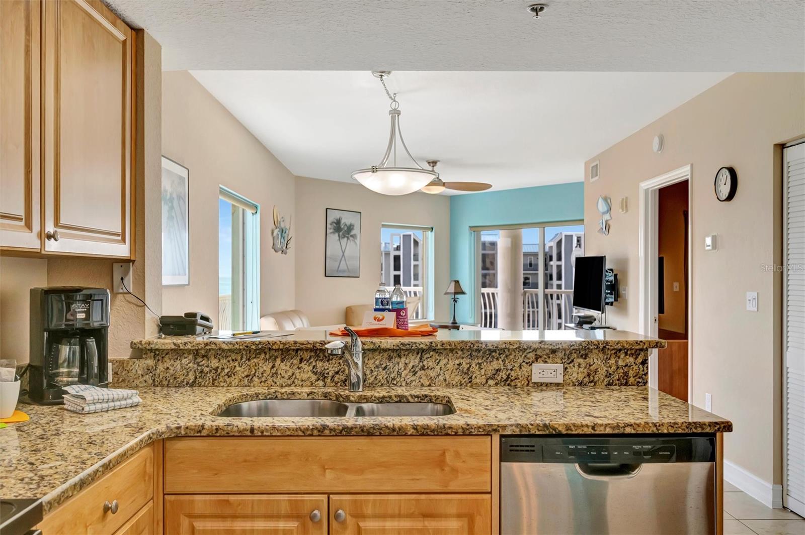 Image 62 of 71 For 11605 Gulf Boulevard 501