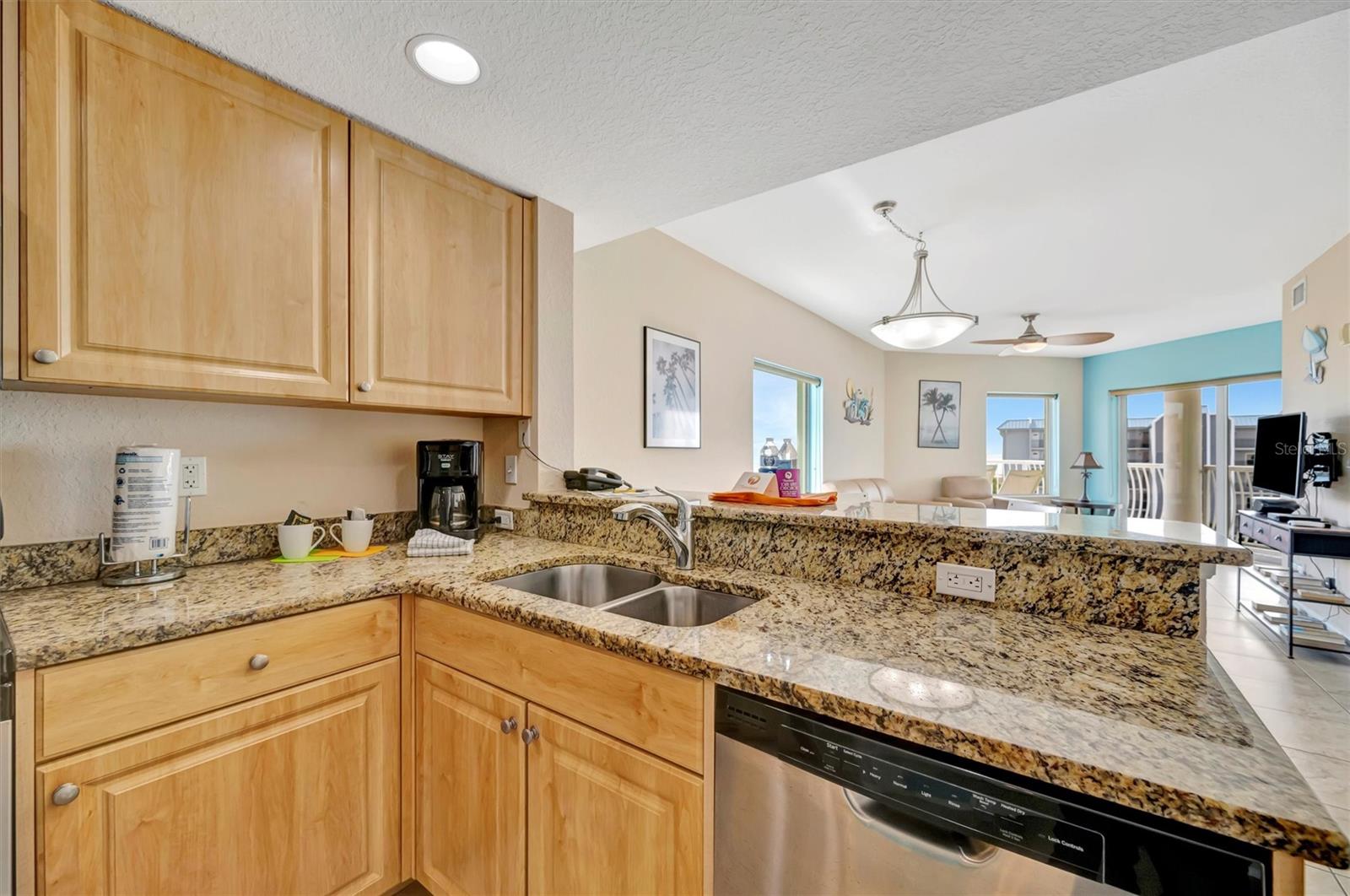 Image 64 of 71 For 11605 Gulf Boulevard 501