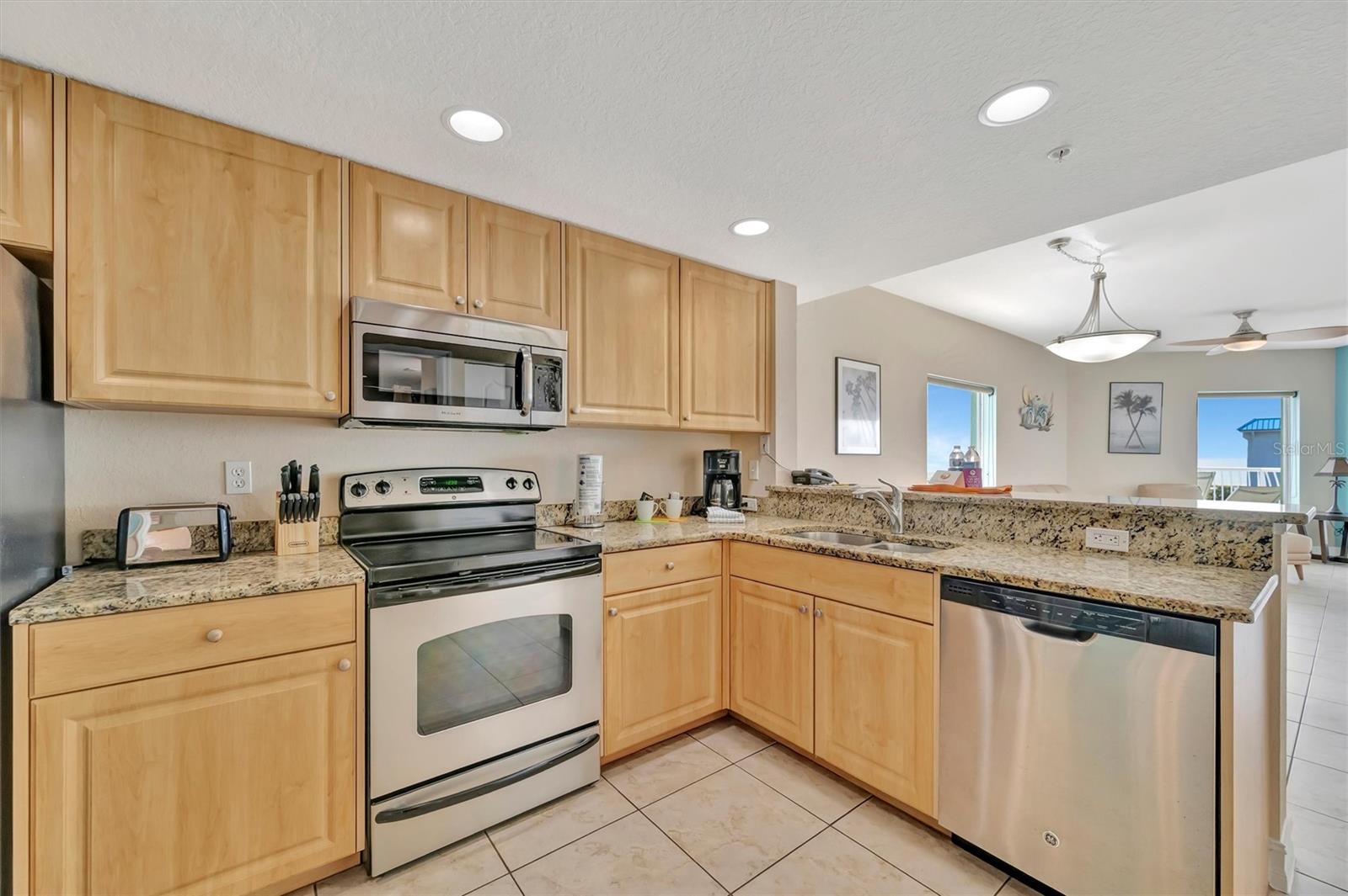 Image 9 of 71 For 11605 Gulf Boulevard 501