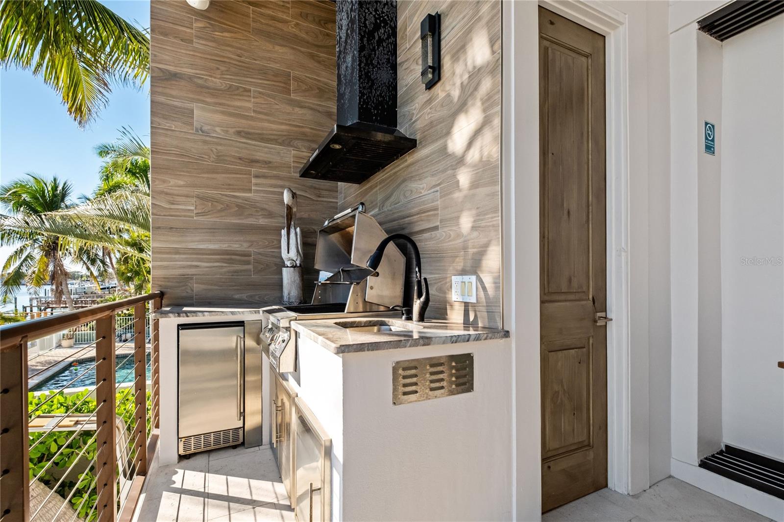 Listing photo id 7 for 459 20th Avenue