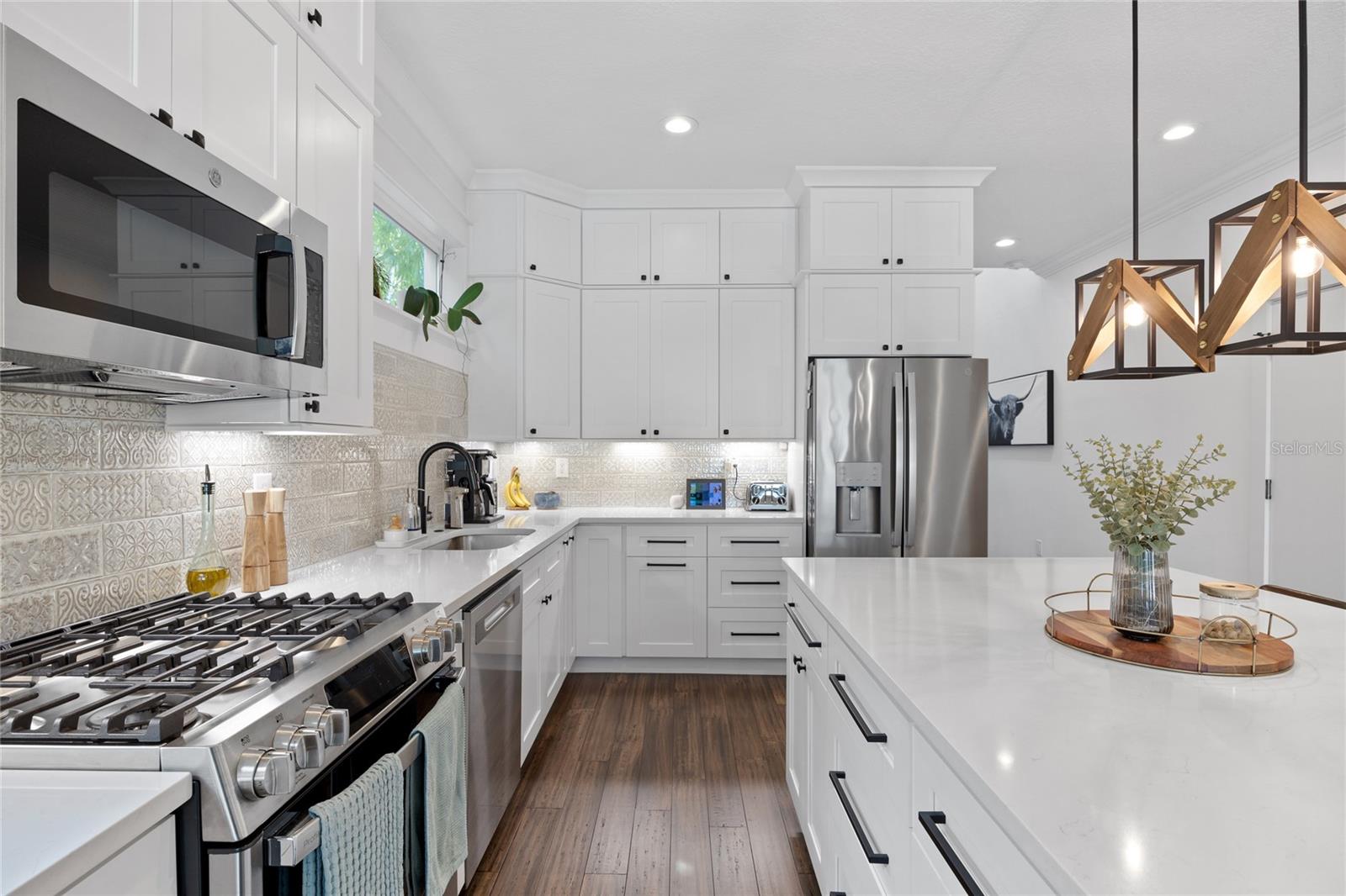 Image 11 of 36 For 911 Adalee Street