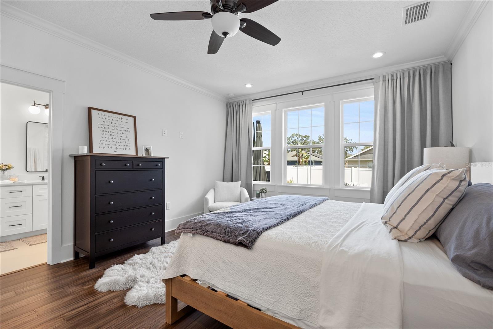 Image 19 of 36 For 911 Adalee Street