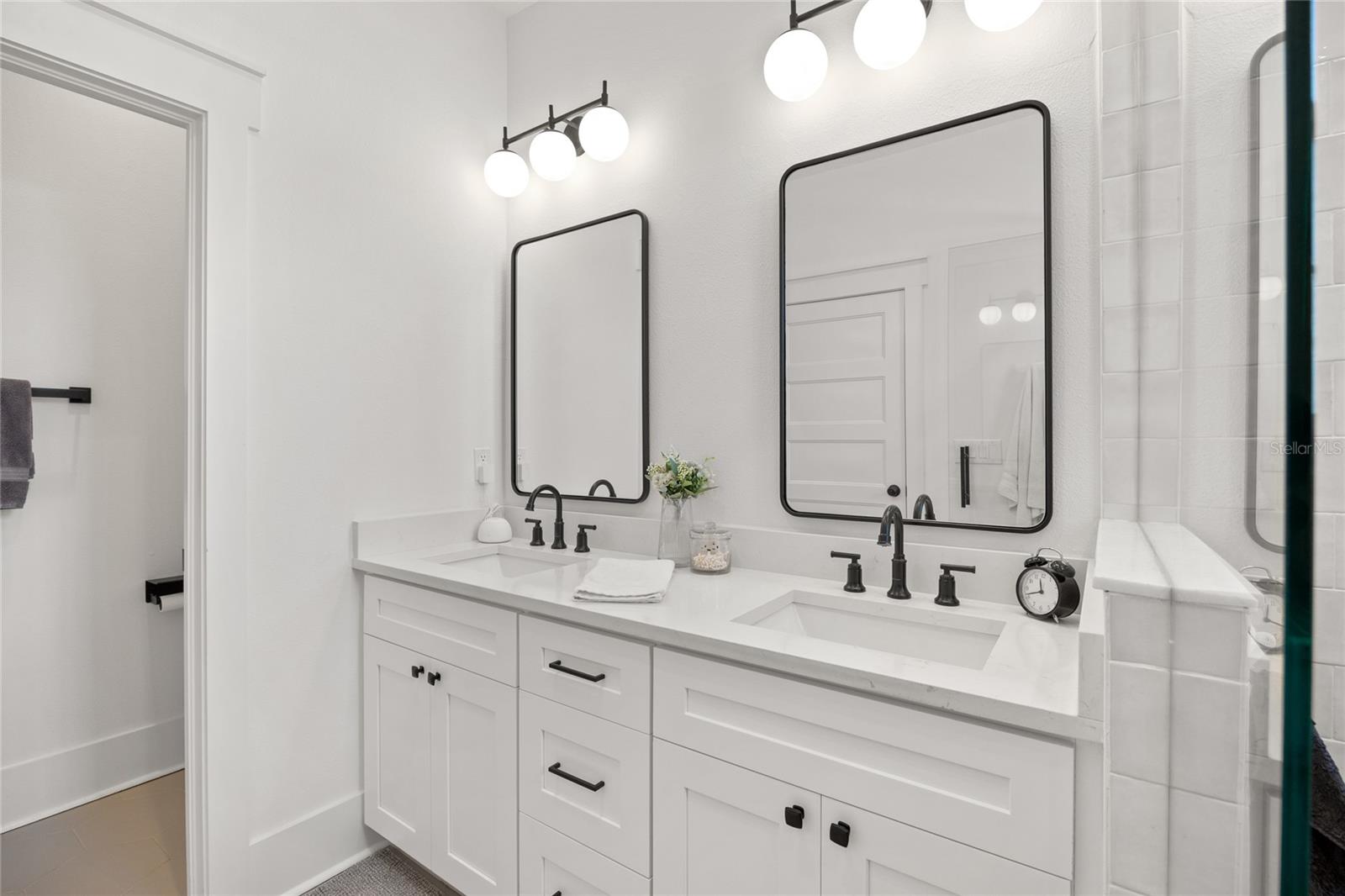 Image 21 of 36 For 911 Adalee Street