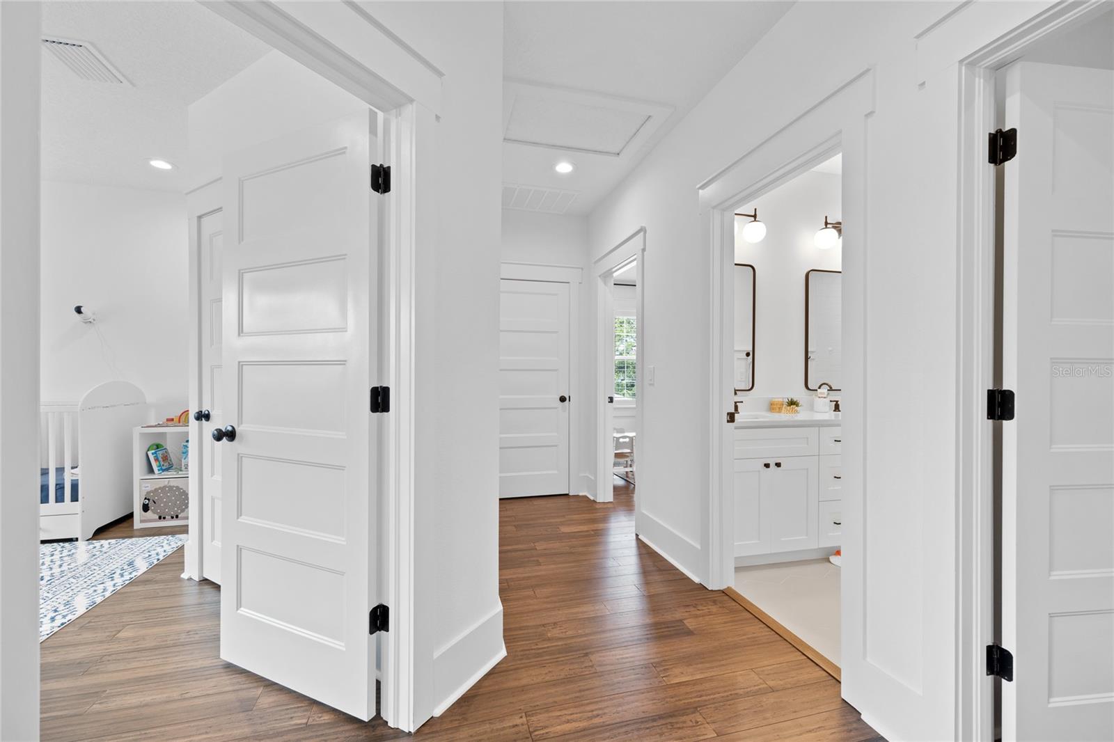 Image 23 of 36 For 911 Adalee Street