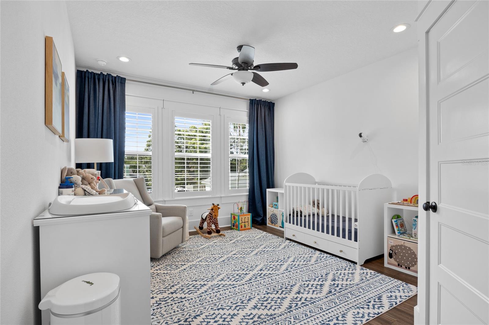 Image 24 of 36 For 911 Adalee Street