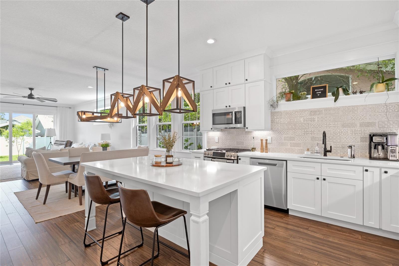 Image 7 of 36 For 911 Adalee Street