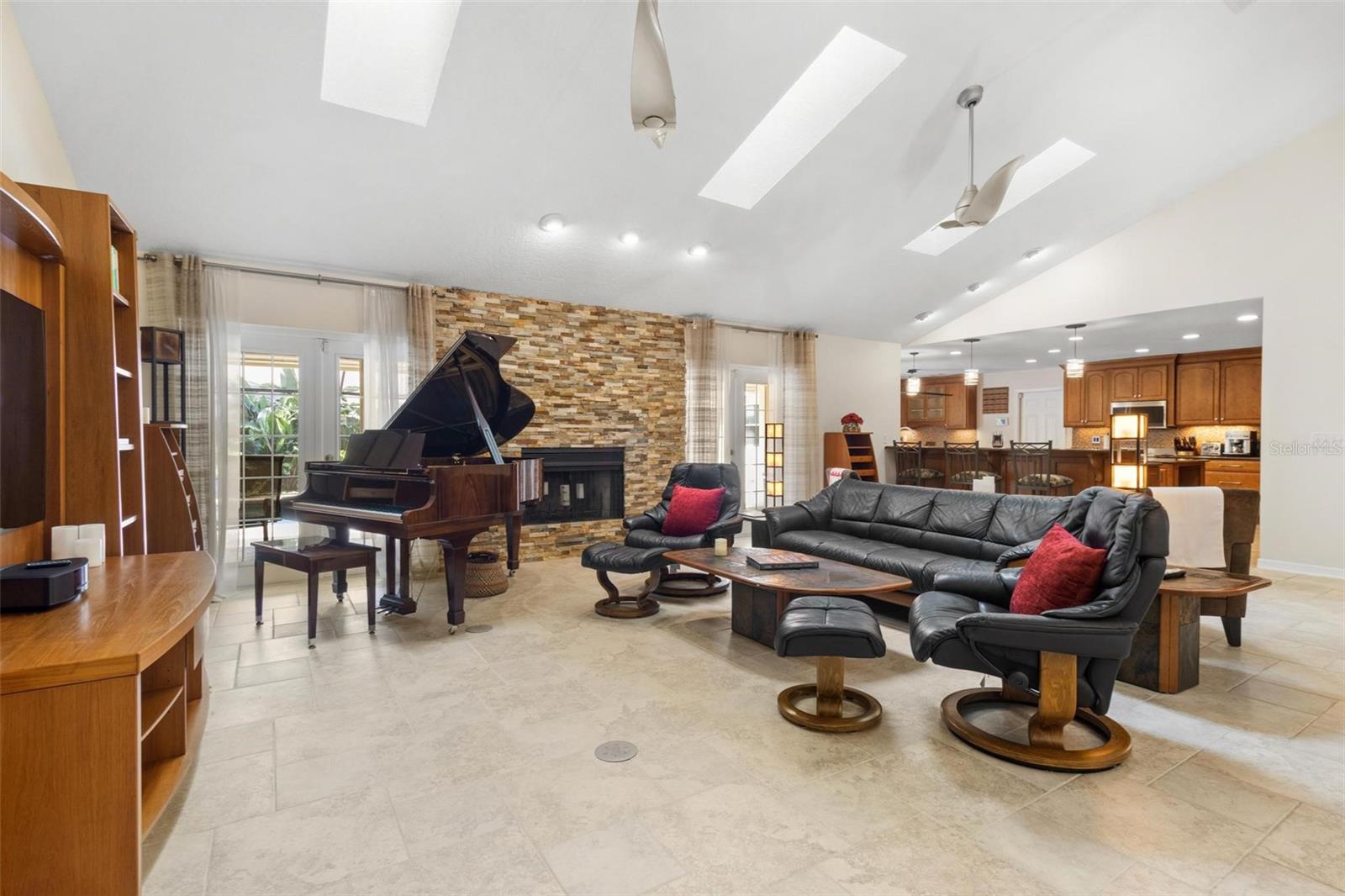 Image 16 of 71 For 6407 112th Avenue