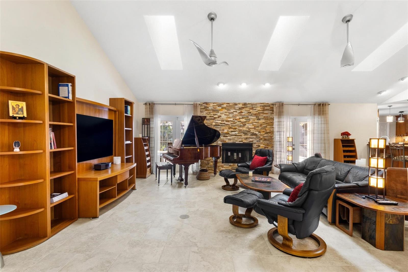 Image 17 of 71 For 6407 112th Avenue