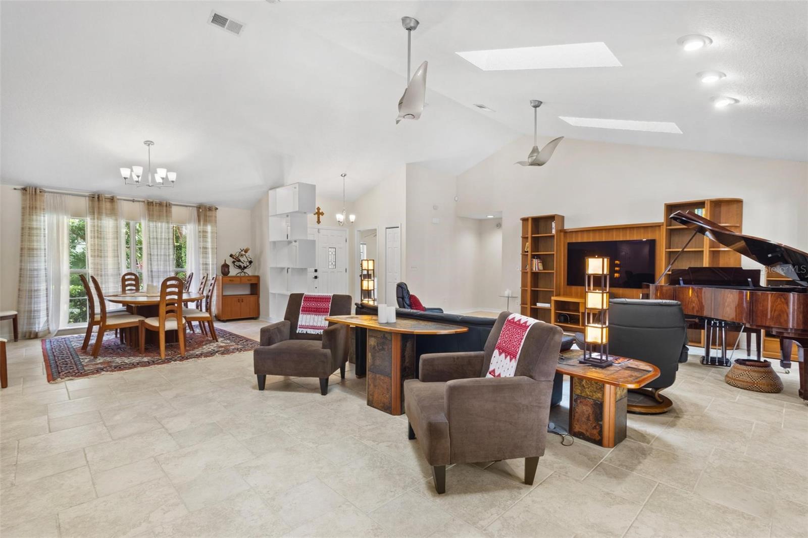 Image 19 of 71 For 6407 112th Avenue