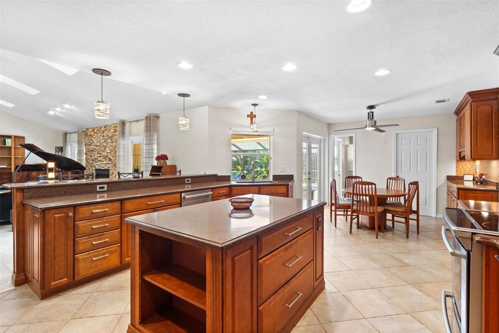 Image 23 of 71 For 6407 112th Avenue