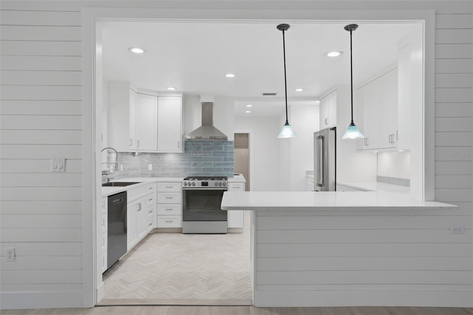 Image 17 of 50 For 2906 Pass A Grille Way