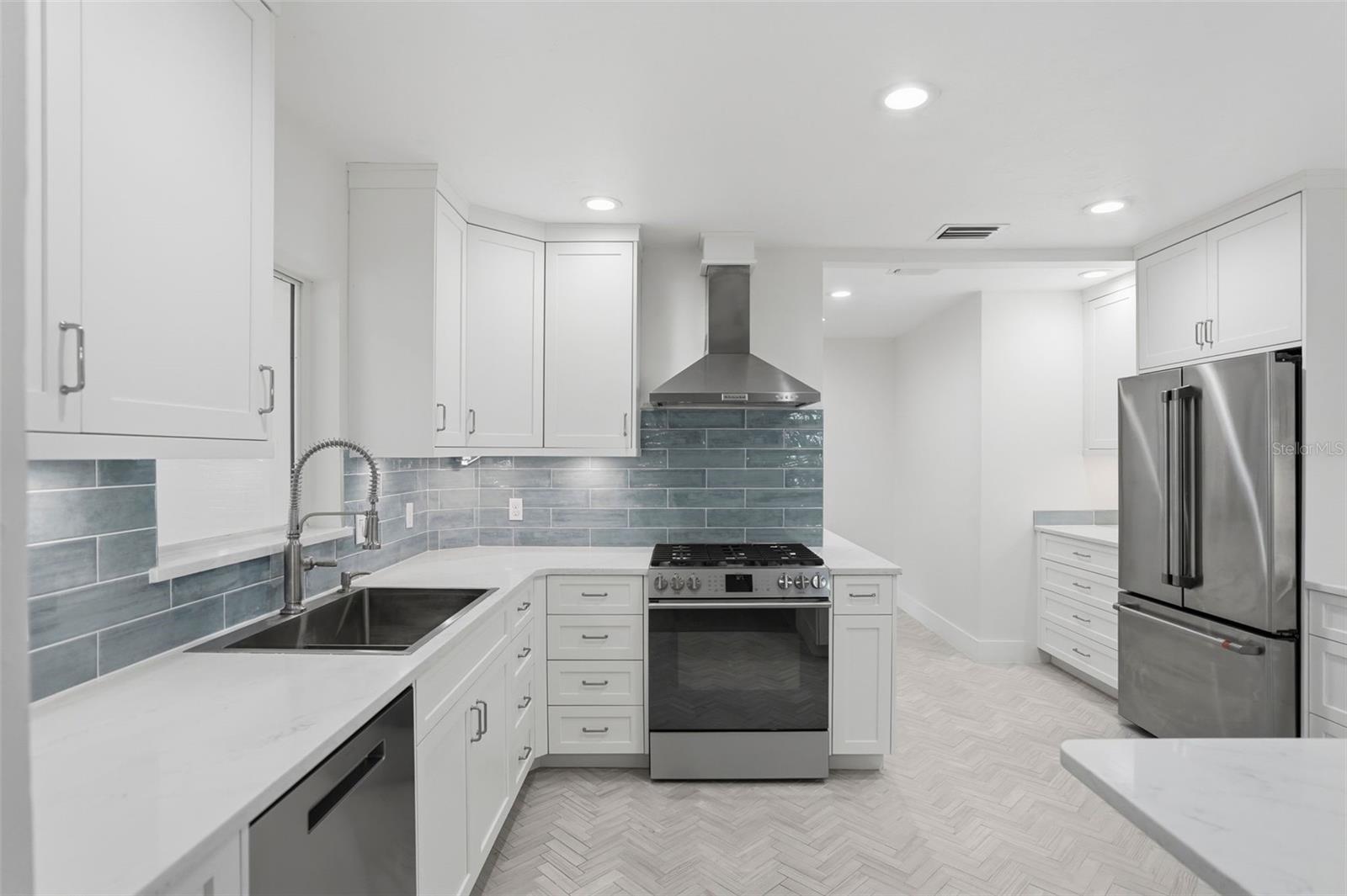 Image 19 of 50 For 2906 Pass A Grille Way