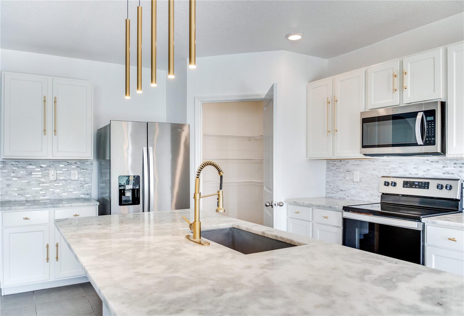 Image 13 of 49 For 2412 Knight Island Drive