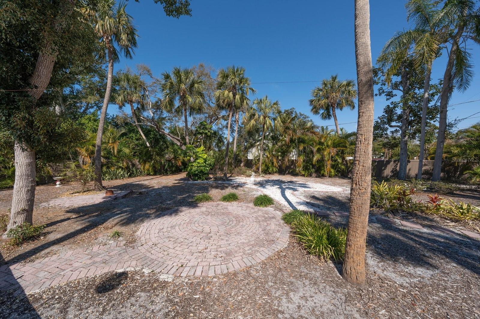 Listing photo id 3 for 240 President Street