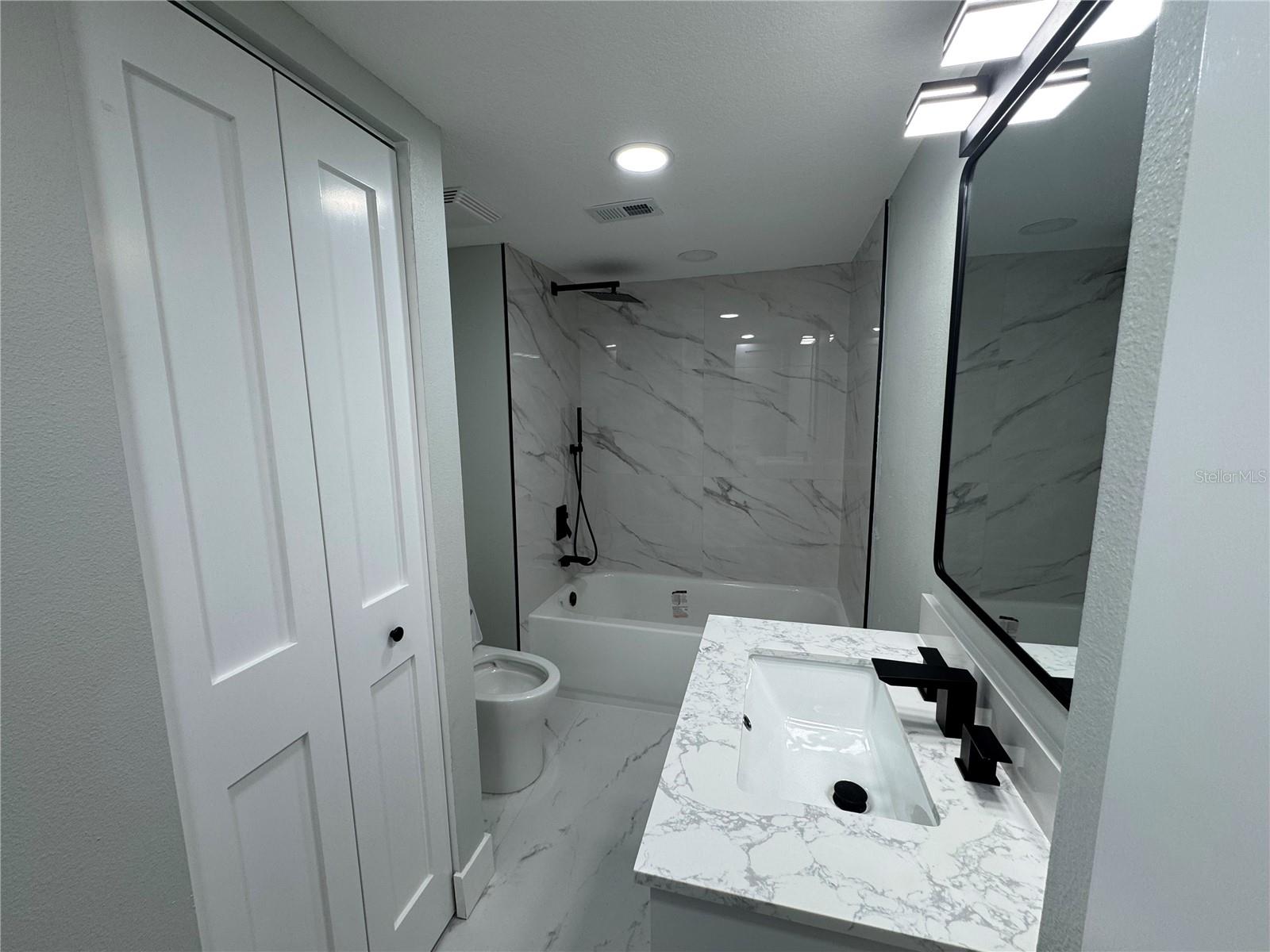 Image 11 of 24 For 2017 Skimmer Court W 413