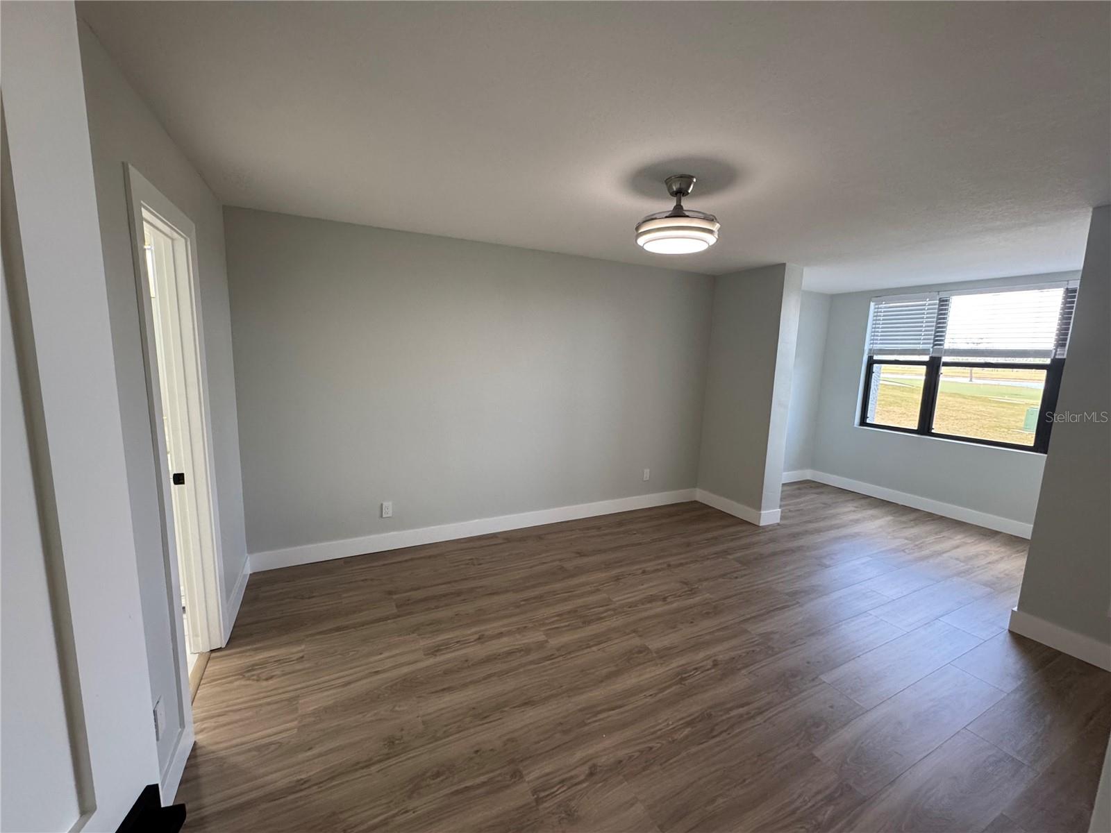 Image 12 of 24 For 2017 Skimmer Court W 413