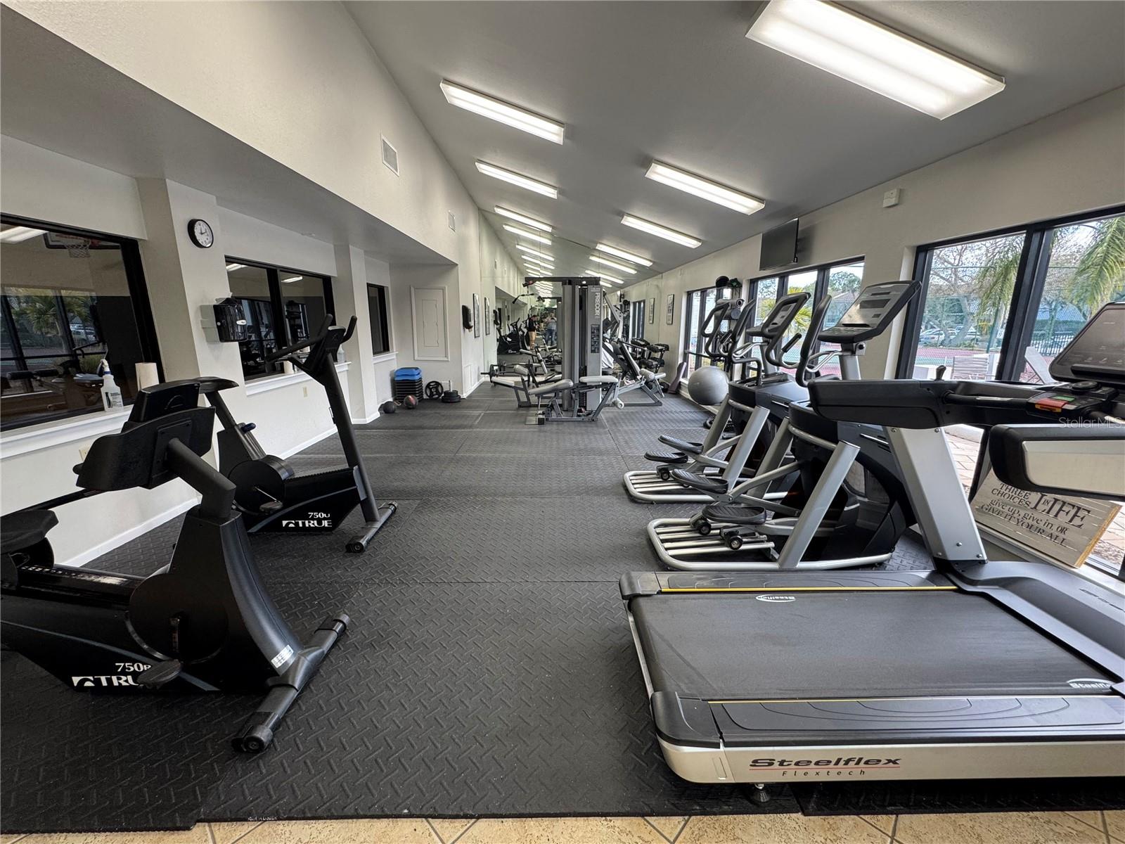 Image 21 of 24 For 2017 Skimmer Court W 413