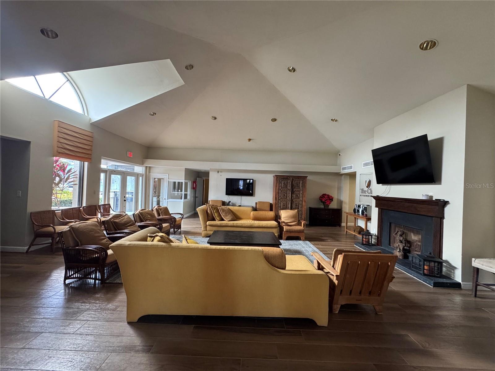 Image 24 of 24 For 2017 Skimmer Court W 413